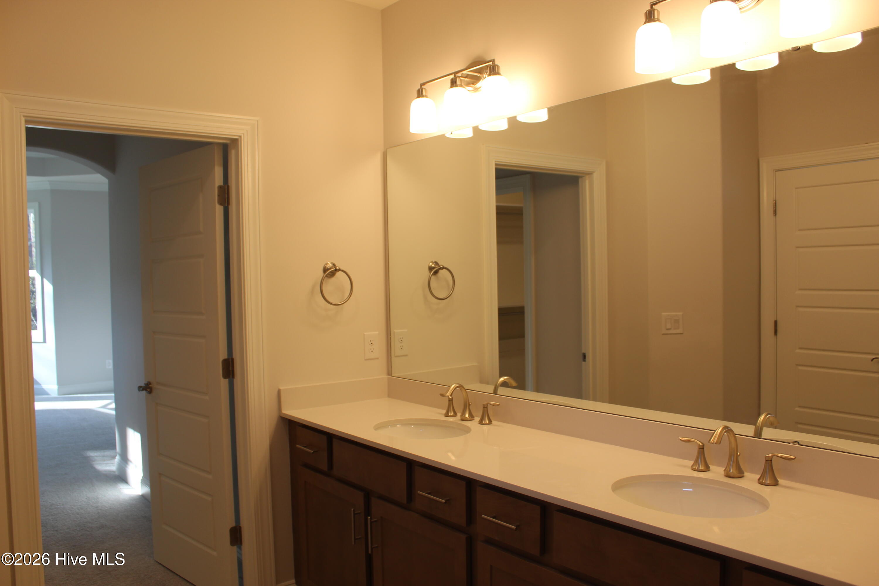 100536128 | Photo 15