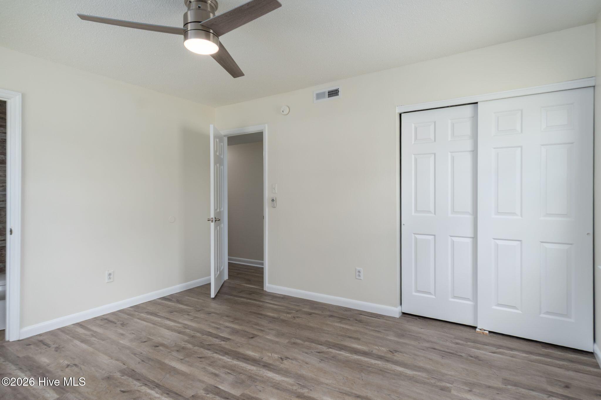 100568369 | Photo 35