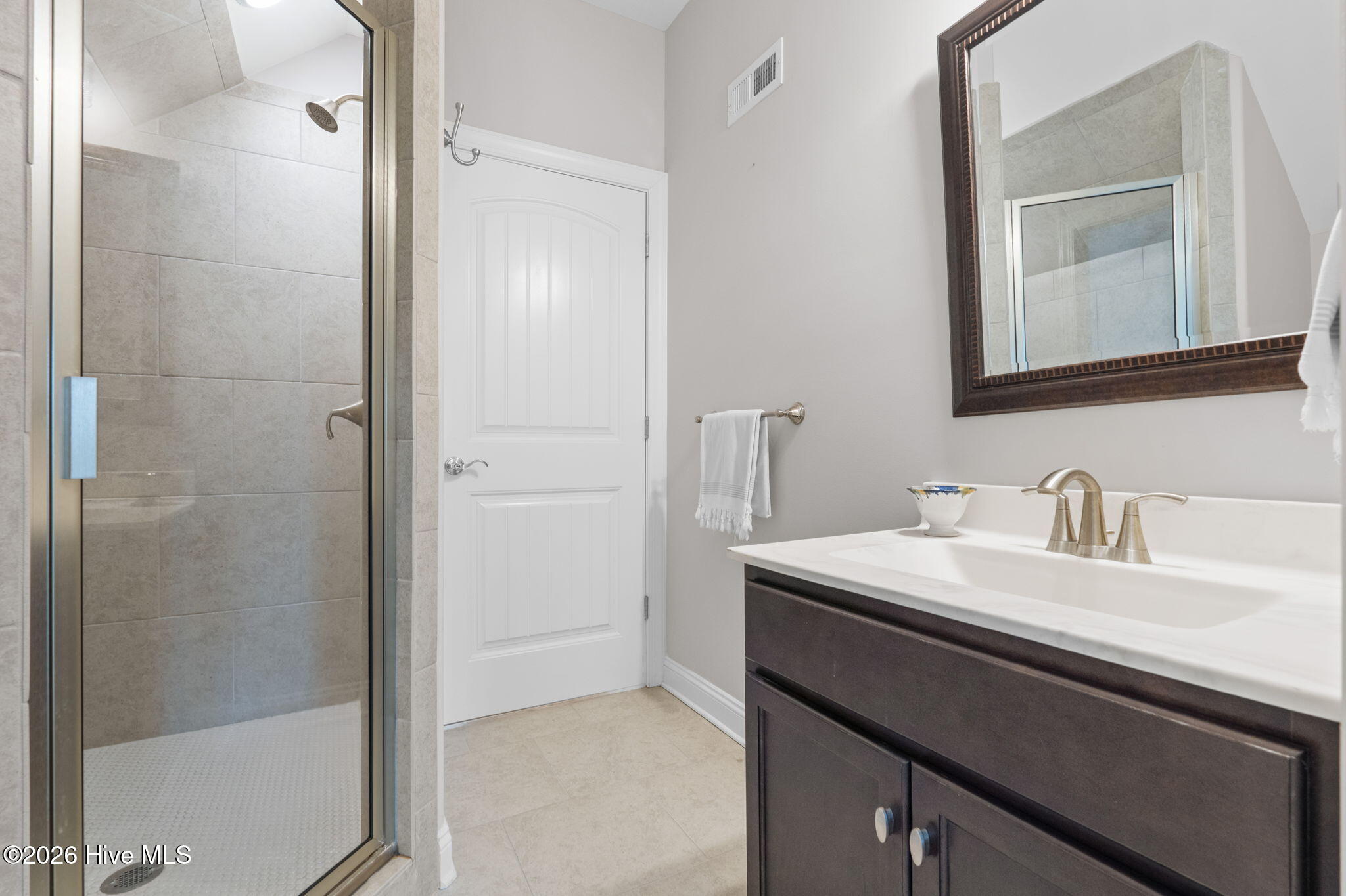 100566605 | Photo 46