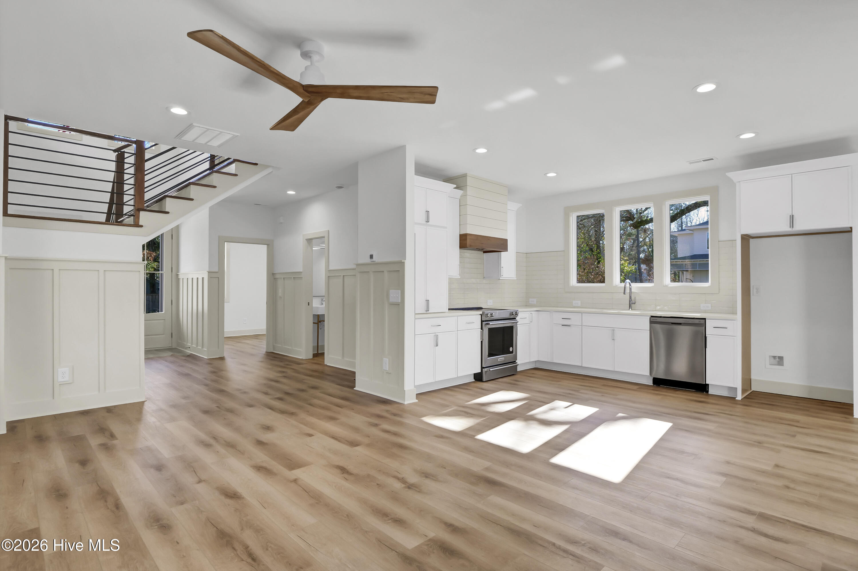 100567308 | Photo 13