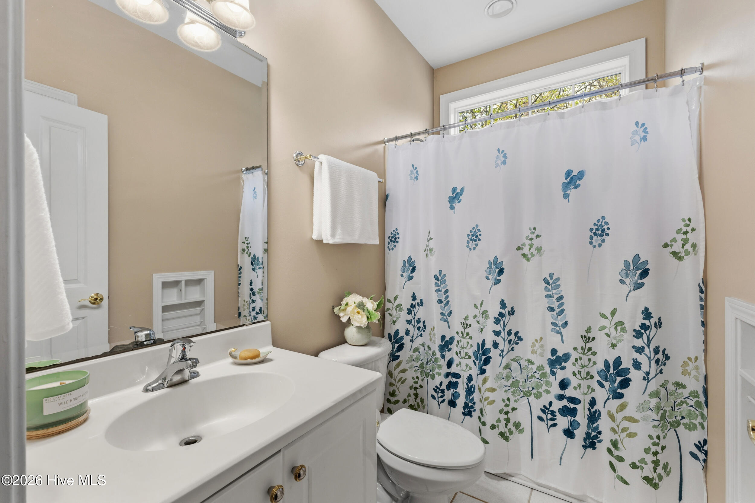 100564040 | Photo 32