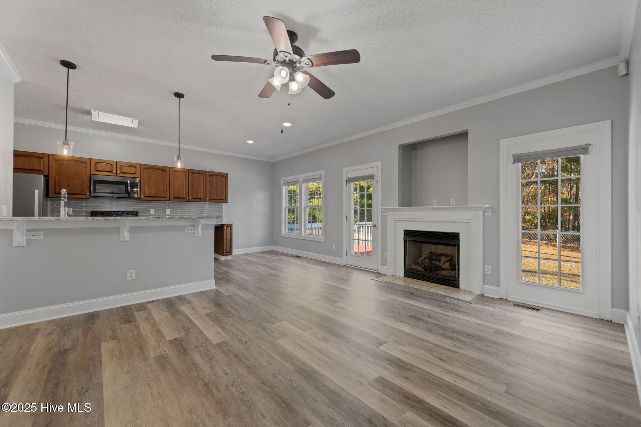 100542743 | Photo 10