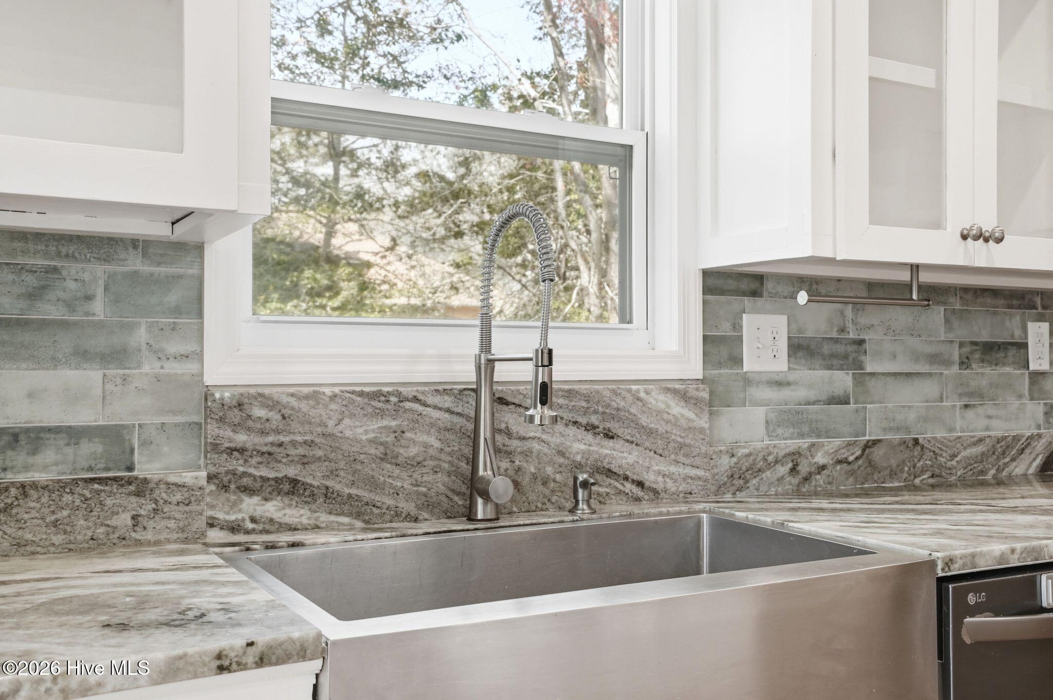 100560935 | Photo 31