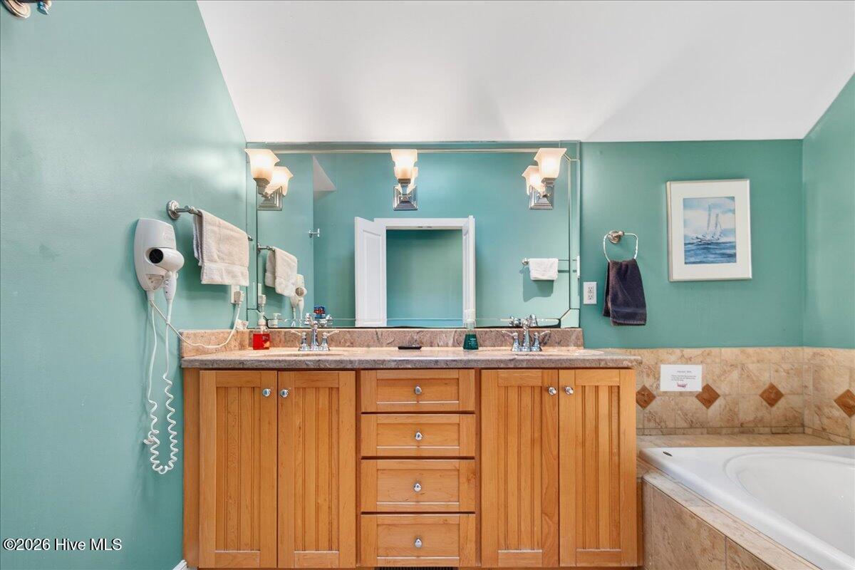 100549293 | Photo 80