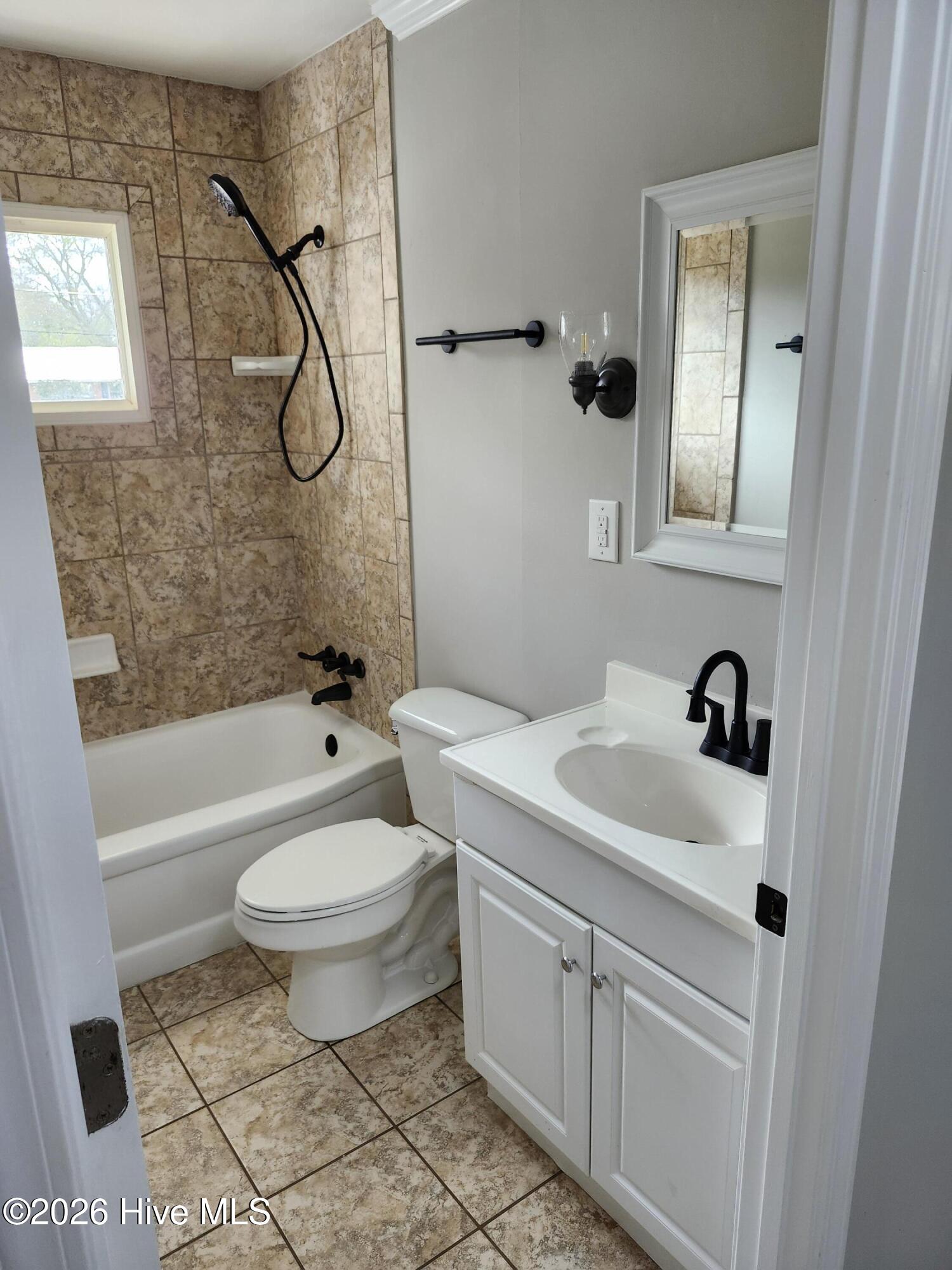 100556801 | Photo 16