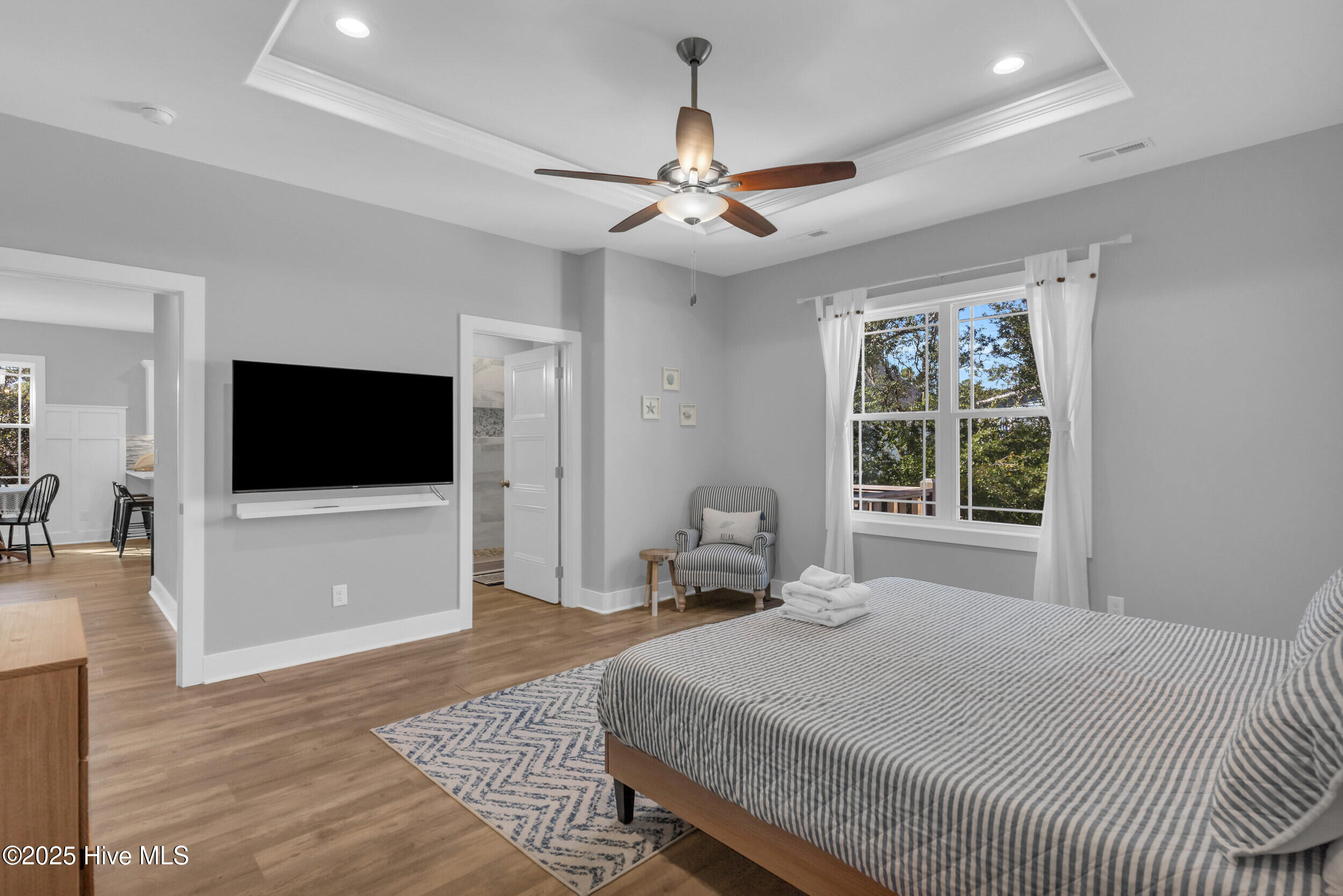 100537847 | Photo 15