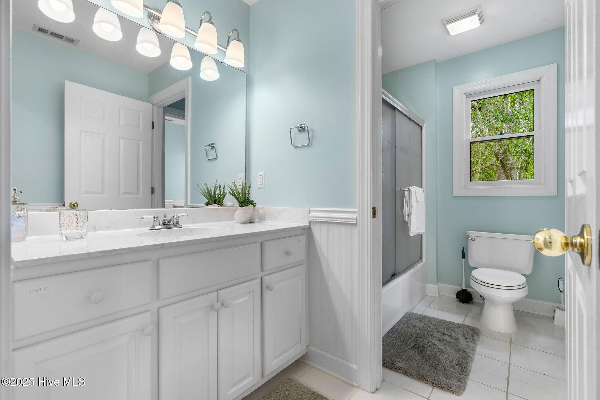 100556700 | Photo 52