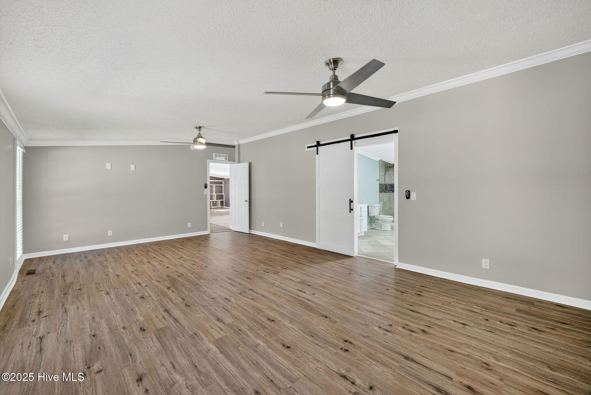 100540799 | Photo 24