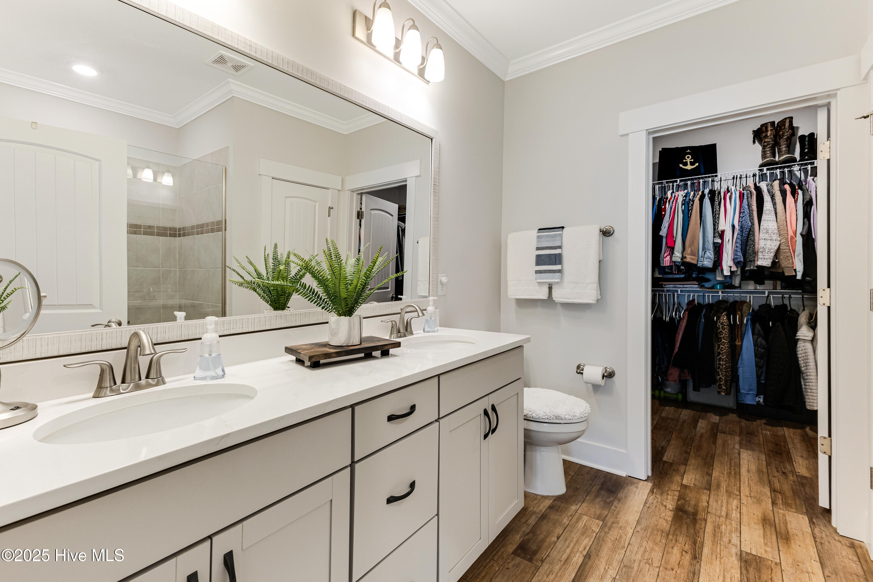 100514255 | Photo 16