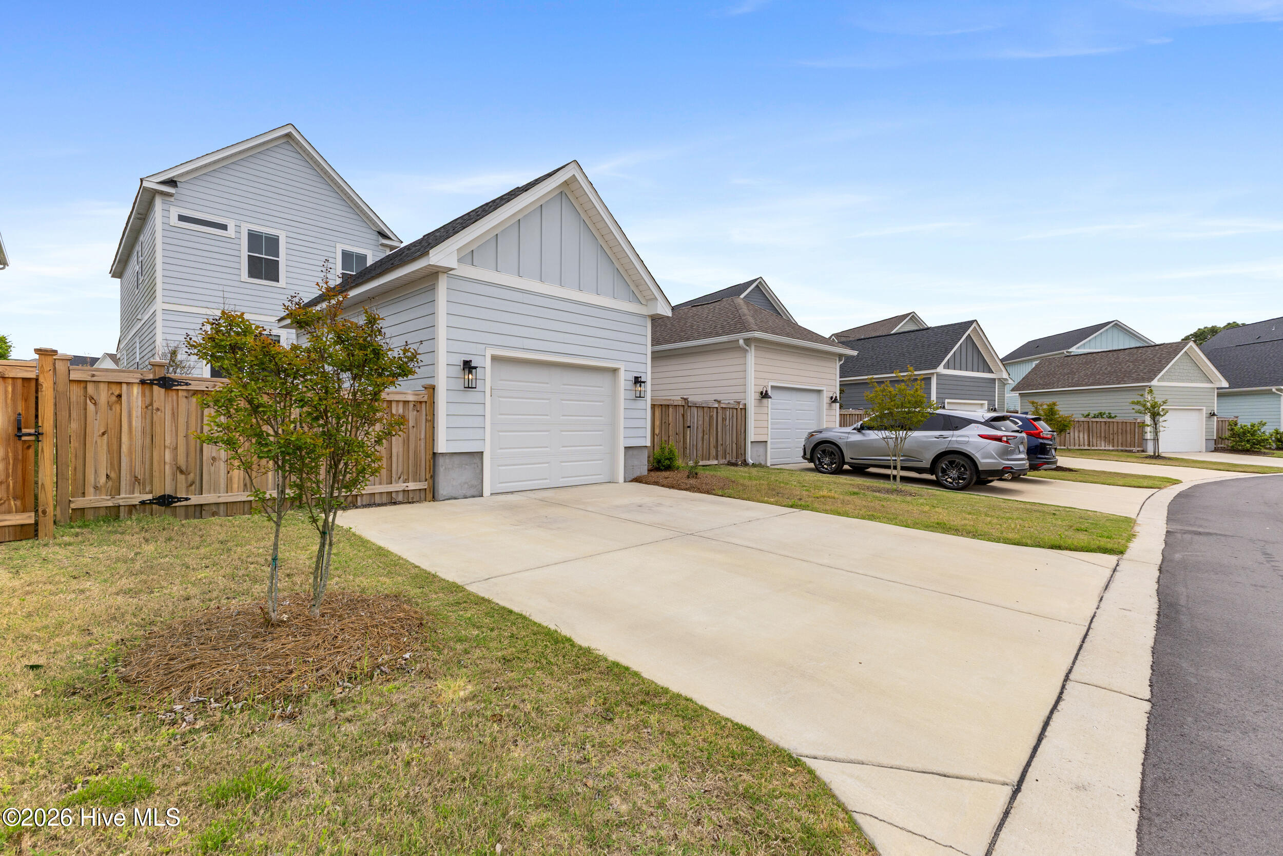 100567295 | Photo 23