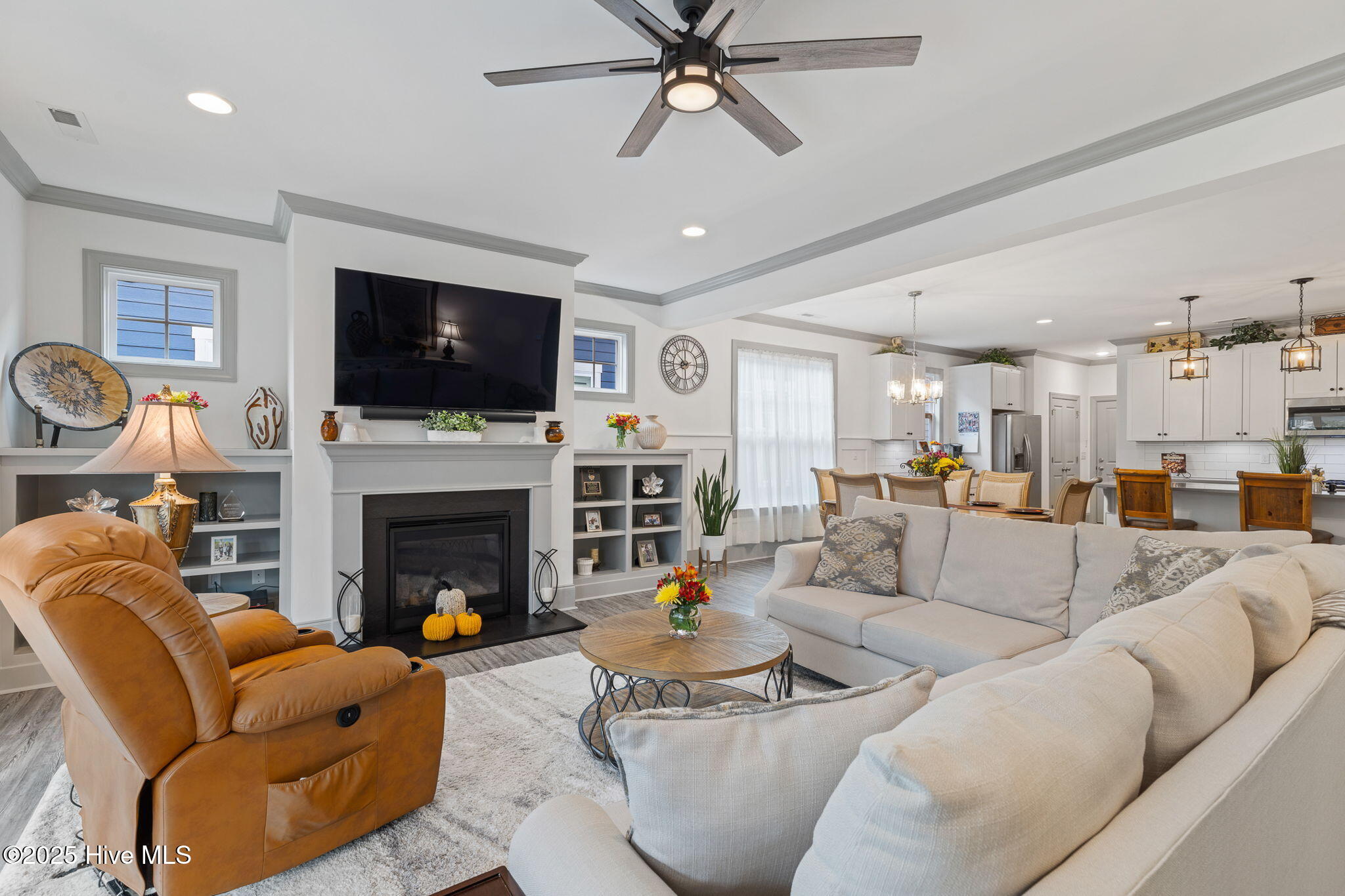 100541268 | Photo 25