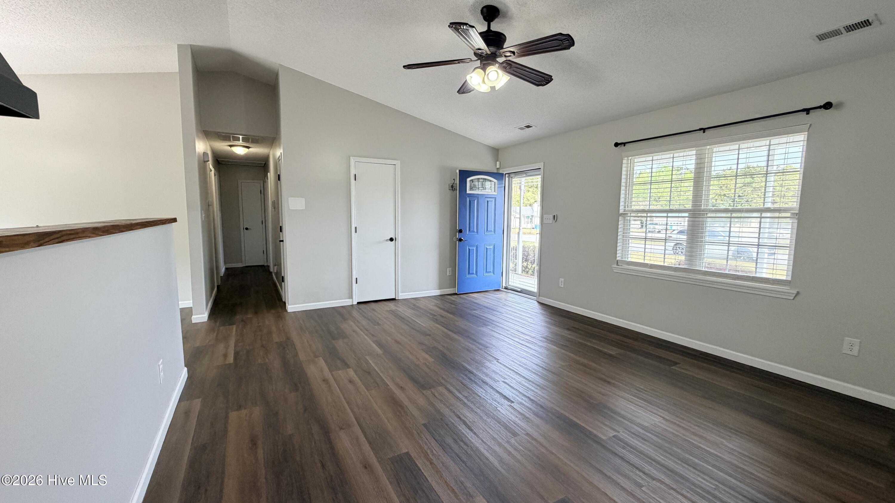 100557684 | Photo 13