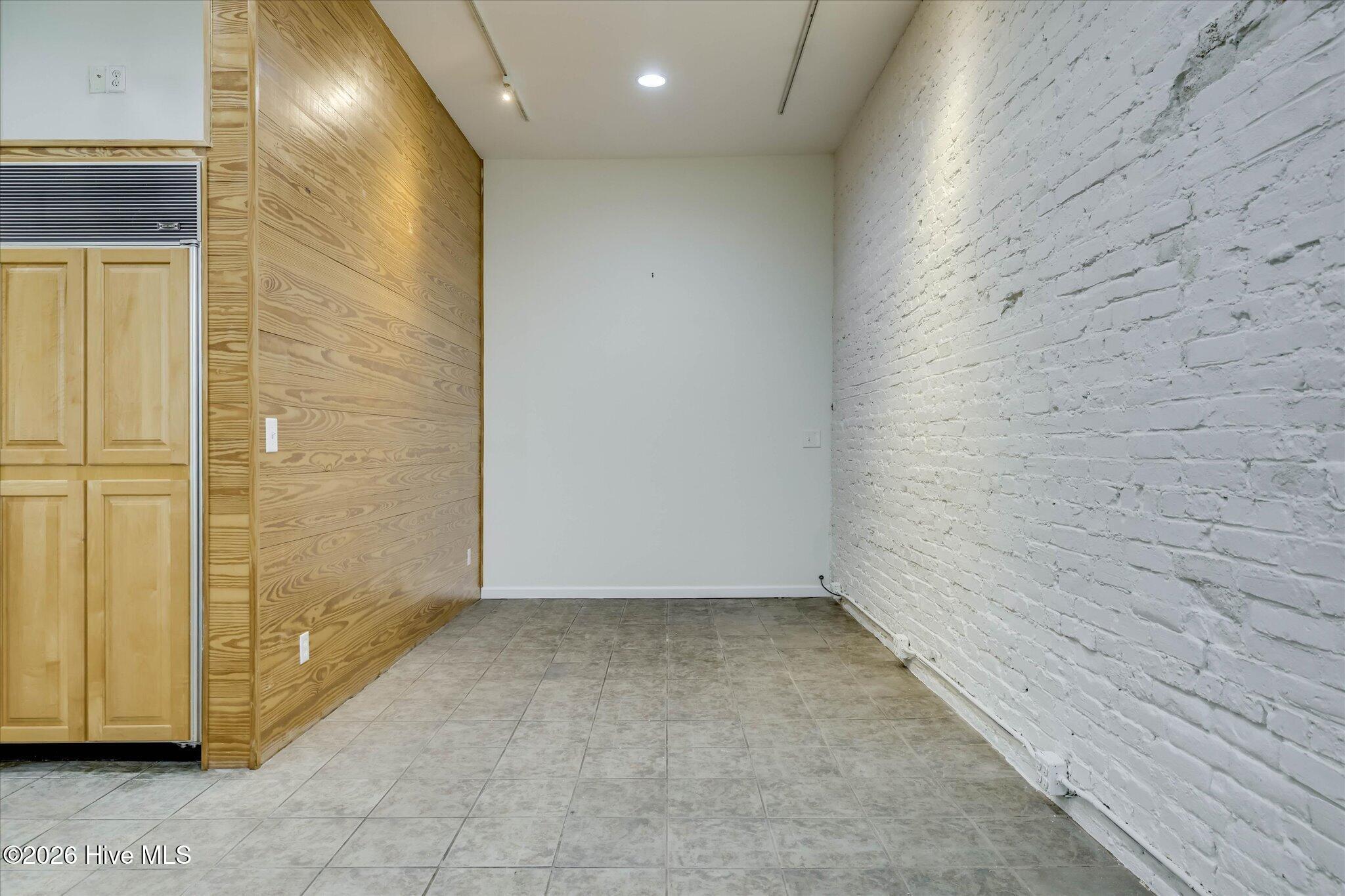 150 Fairfield St living