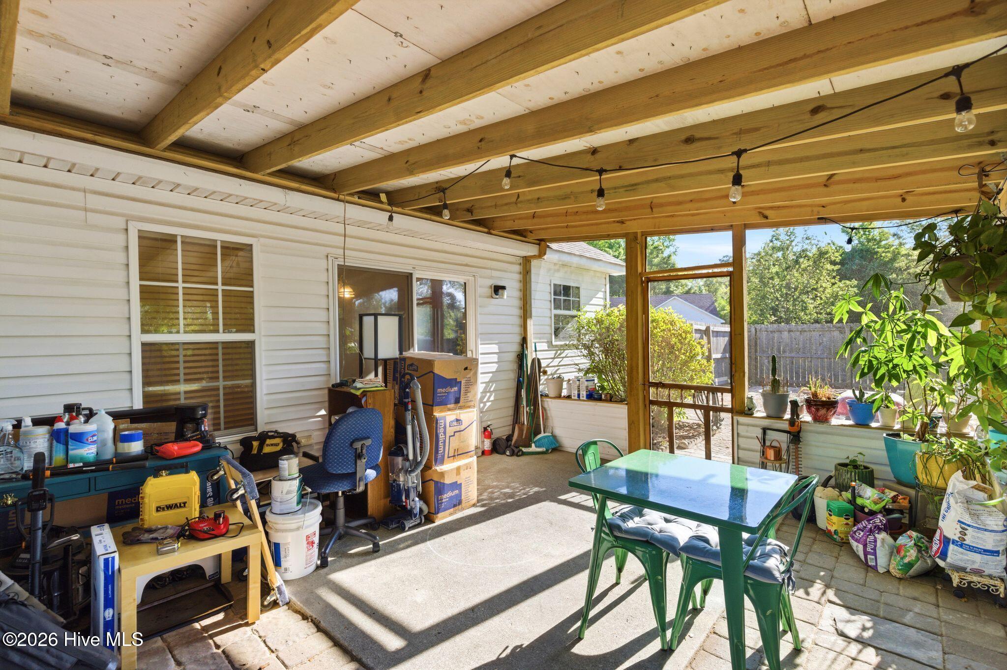 100567246 | Photo 38