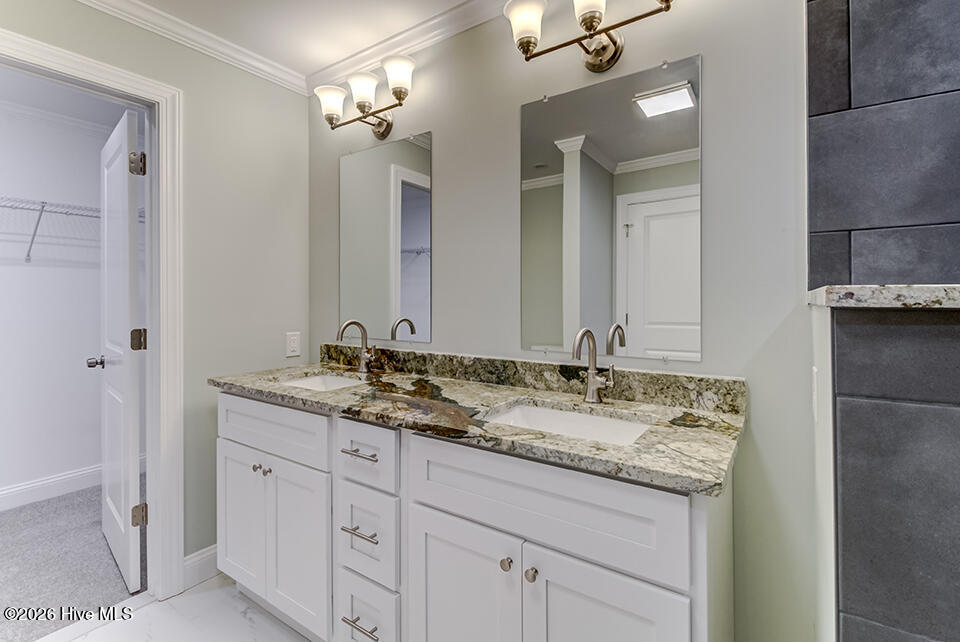 100558677 | Photo 33