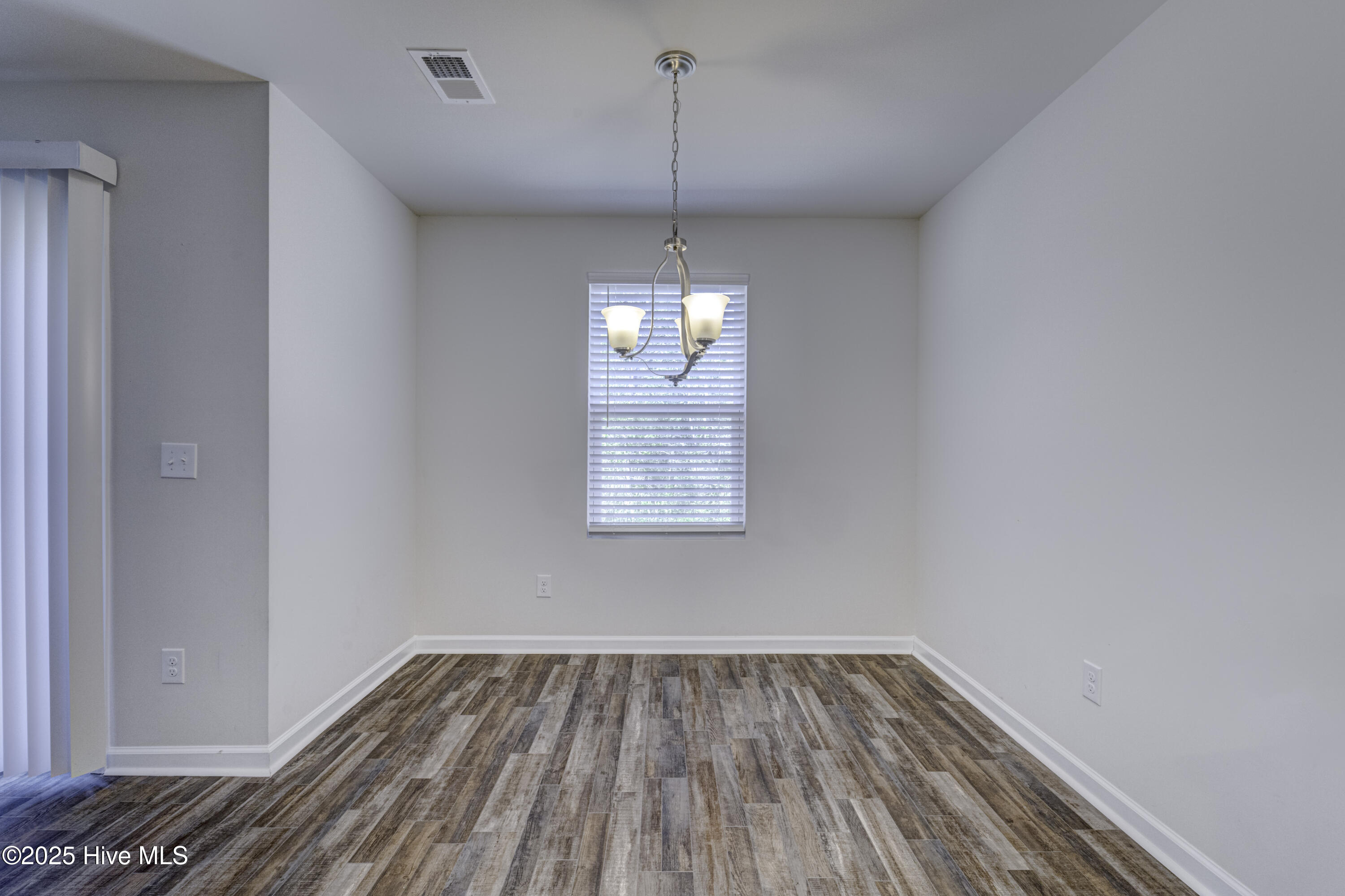 100528230 | Photo 24