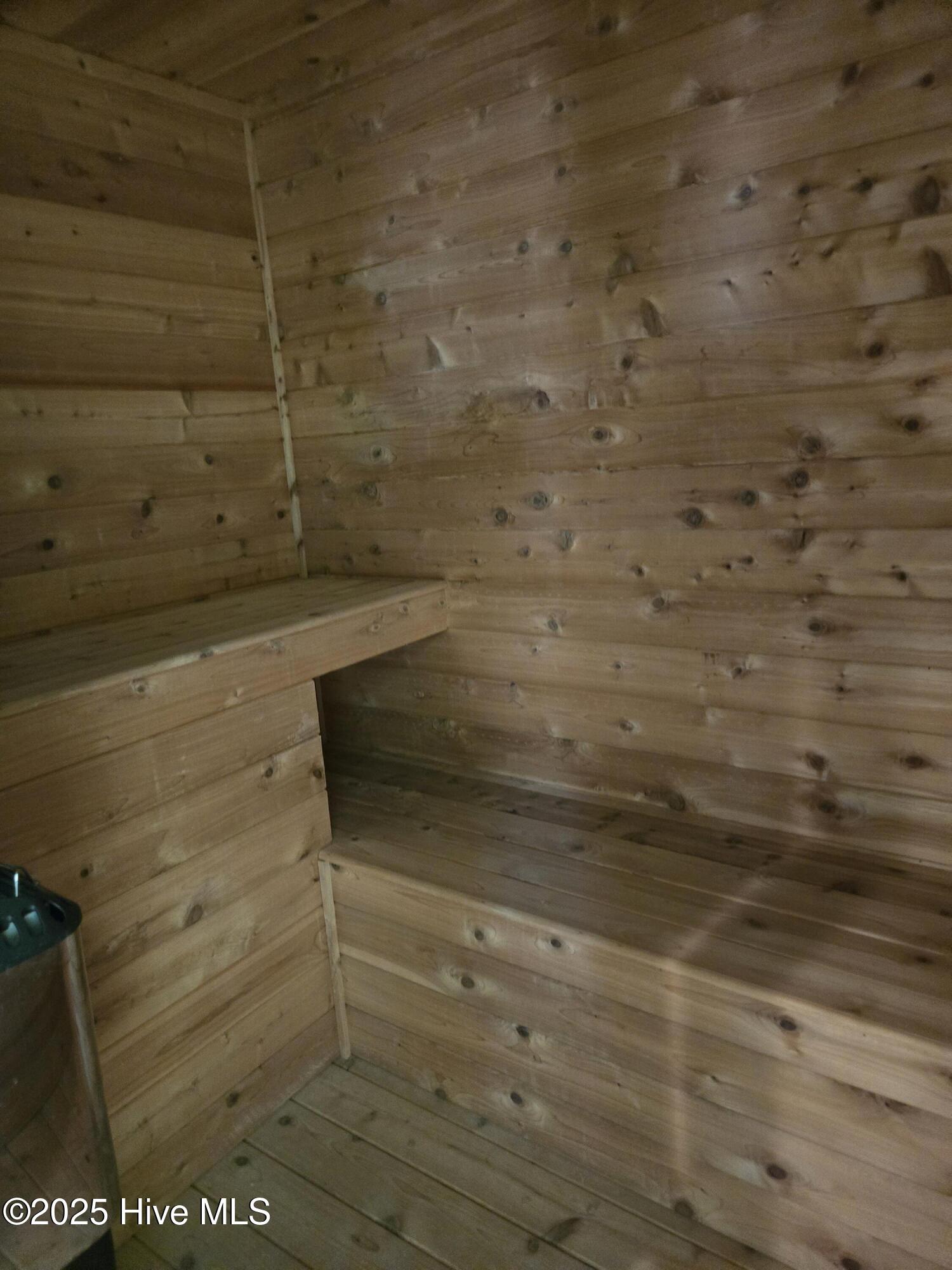 100545211 | Photo 39