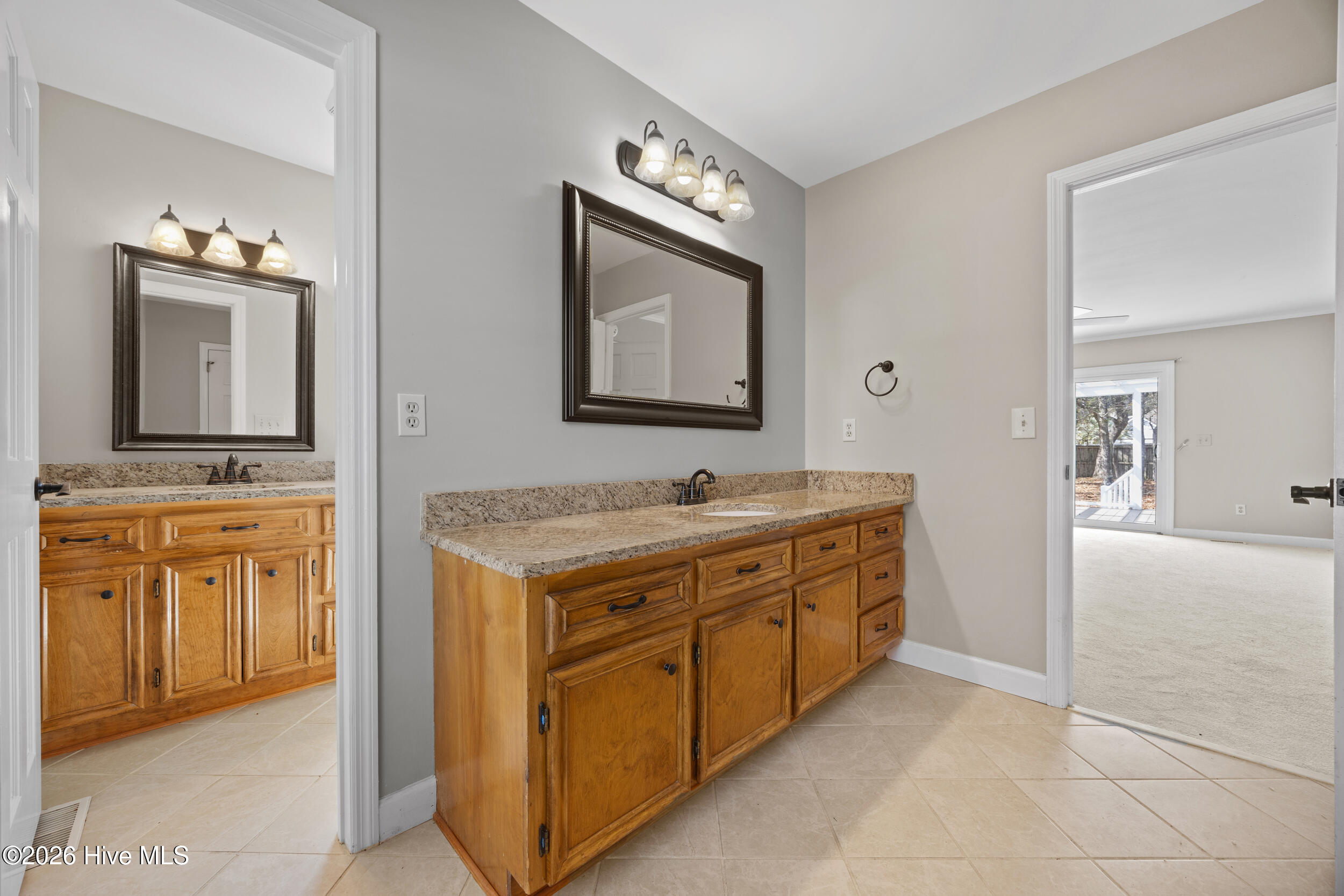 100558264 | Photo 27