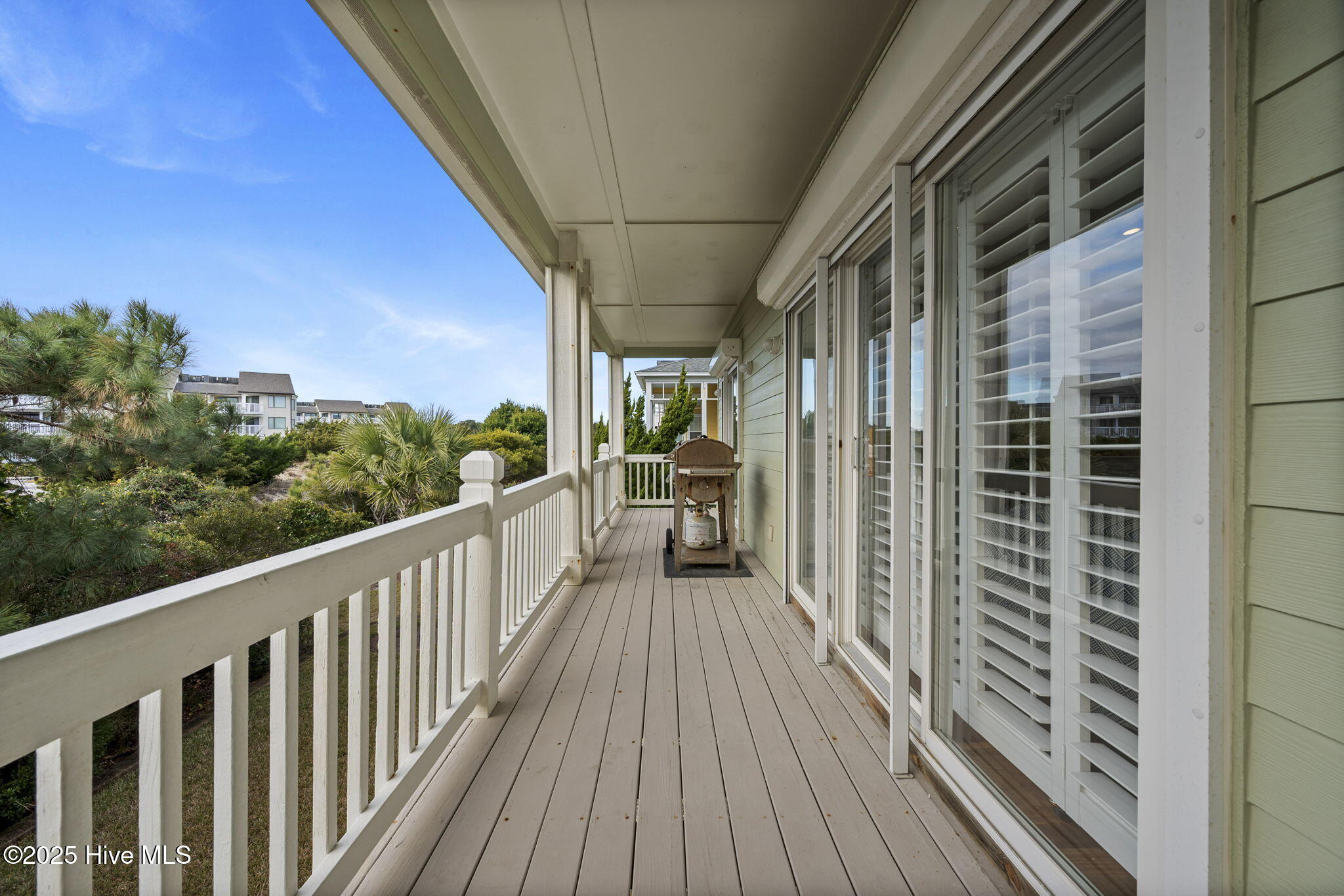 100544331 | Photo 38