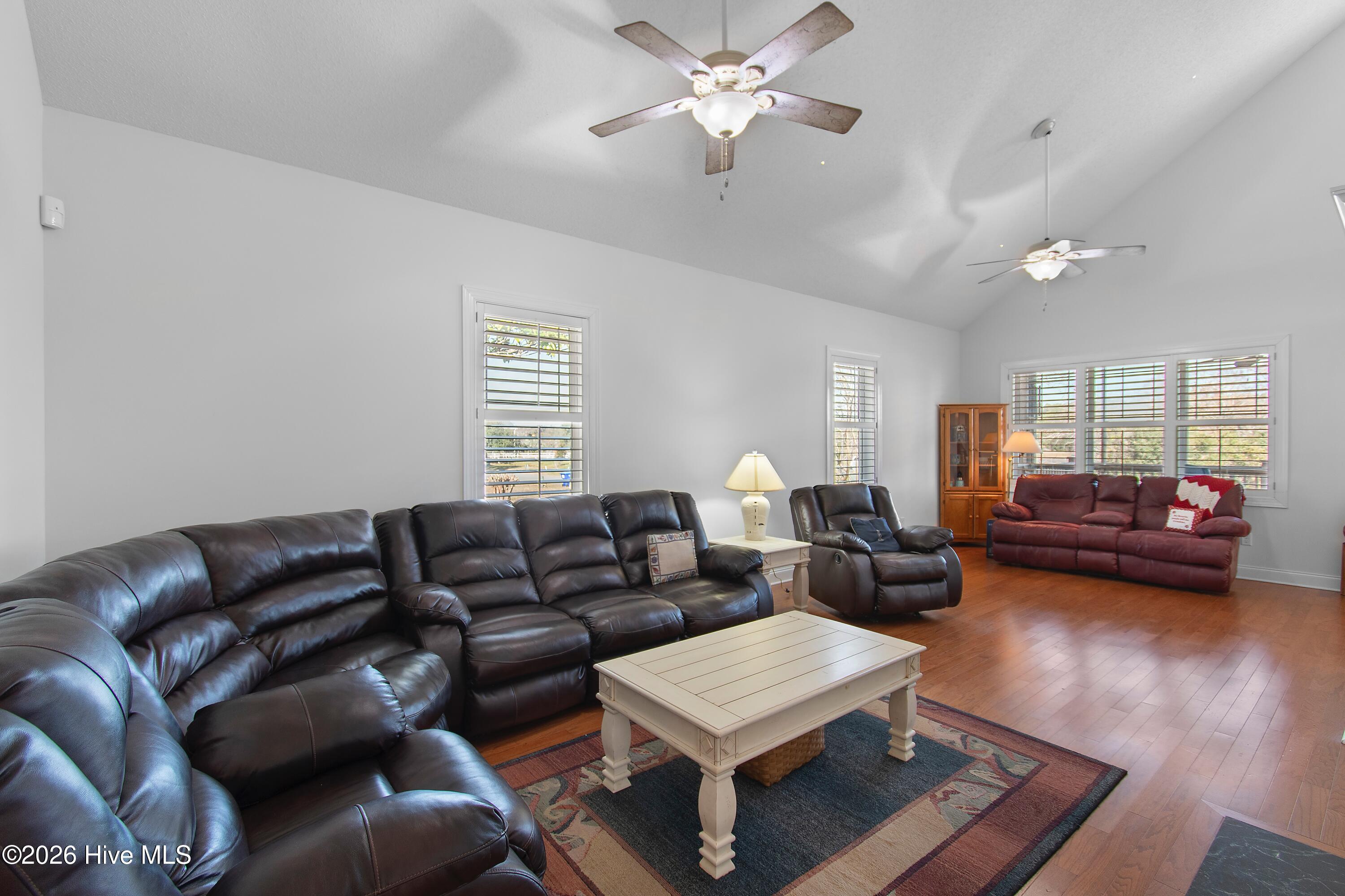 100552486 | Photo 18