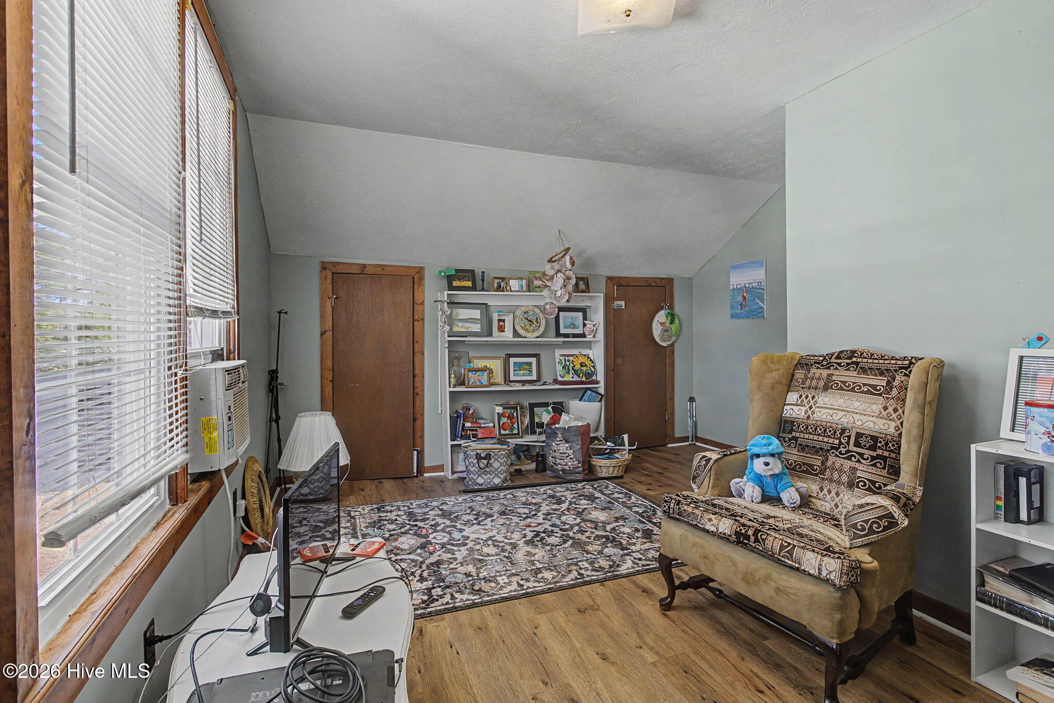 100556985 | Photo 25