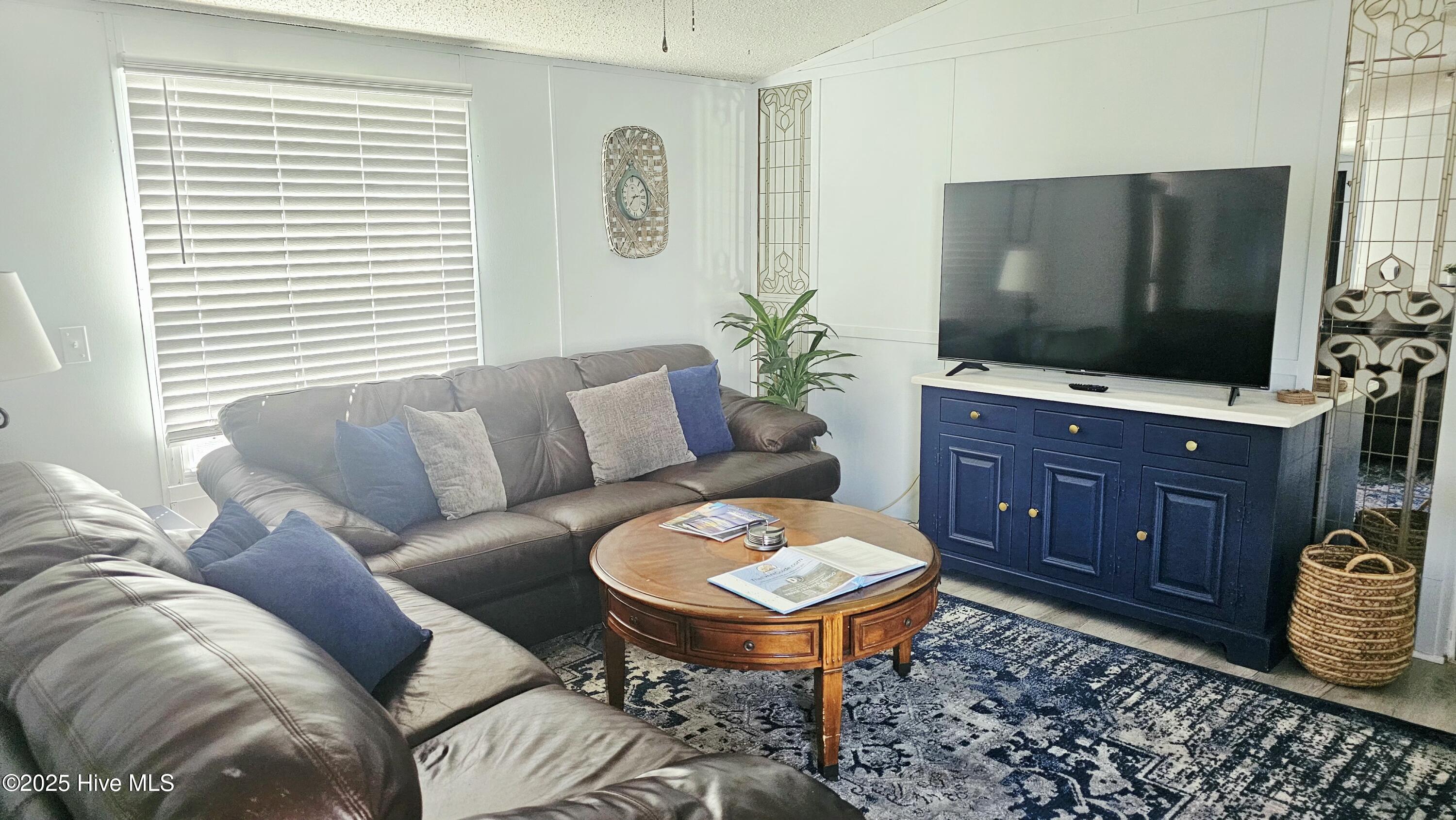 100531446 | Photo 10