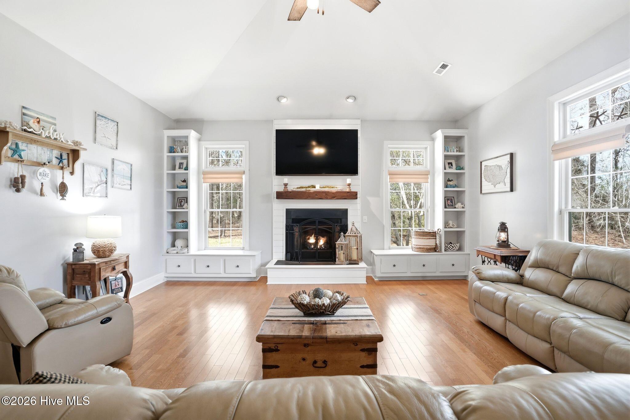 100561689 | Photo 13