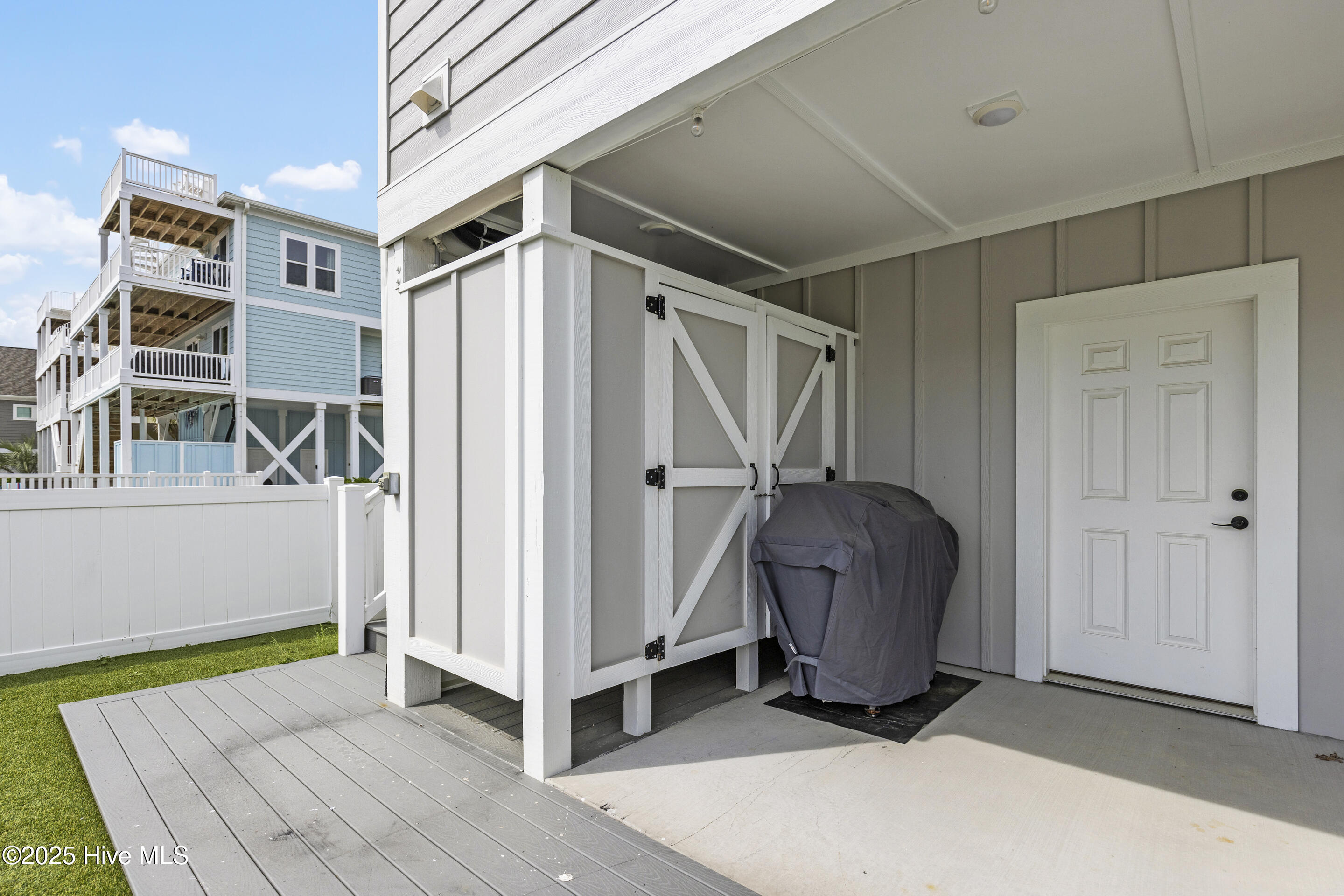 100504726 | Photo 54