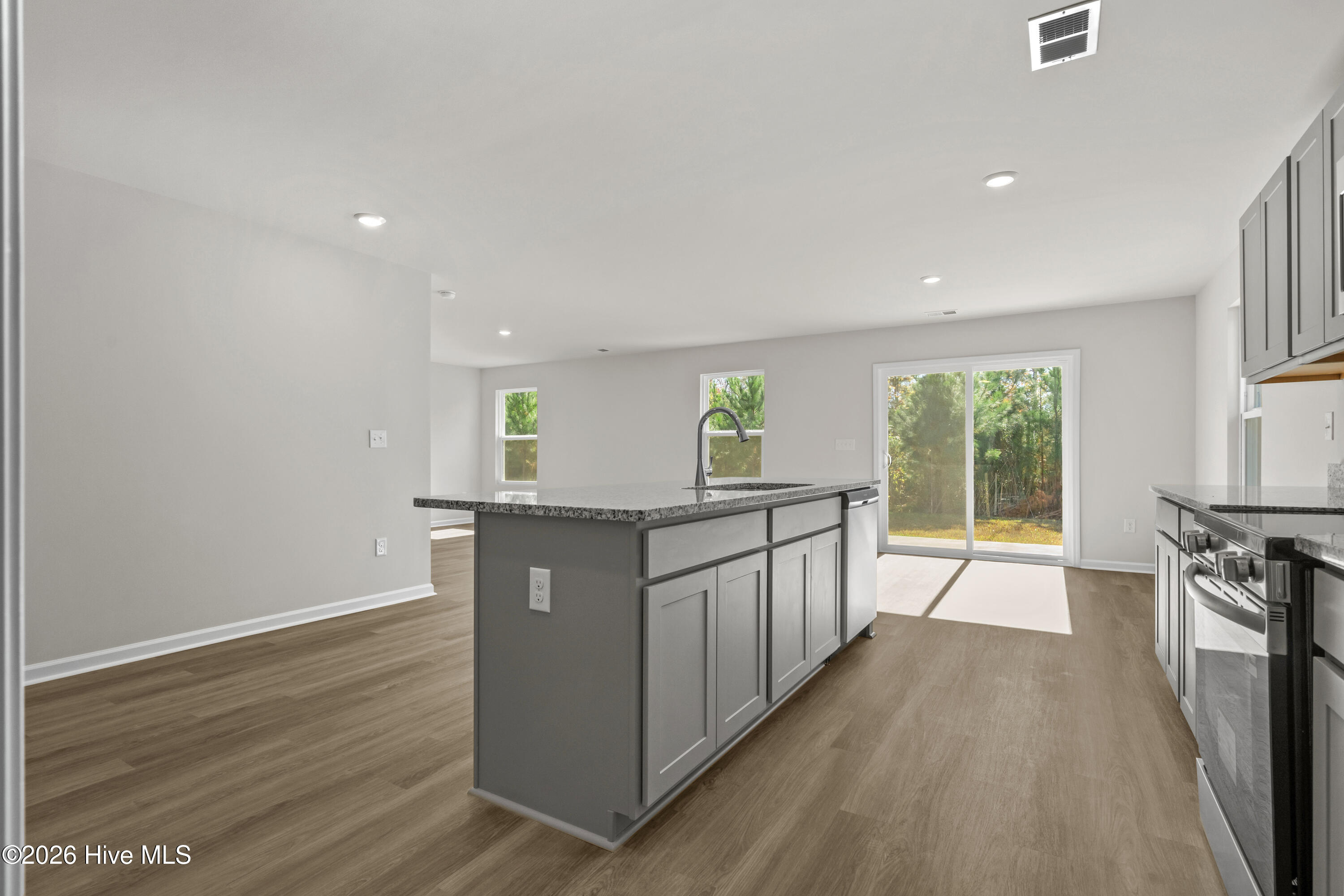 100550228 | Photo 17