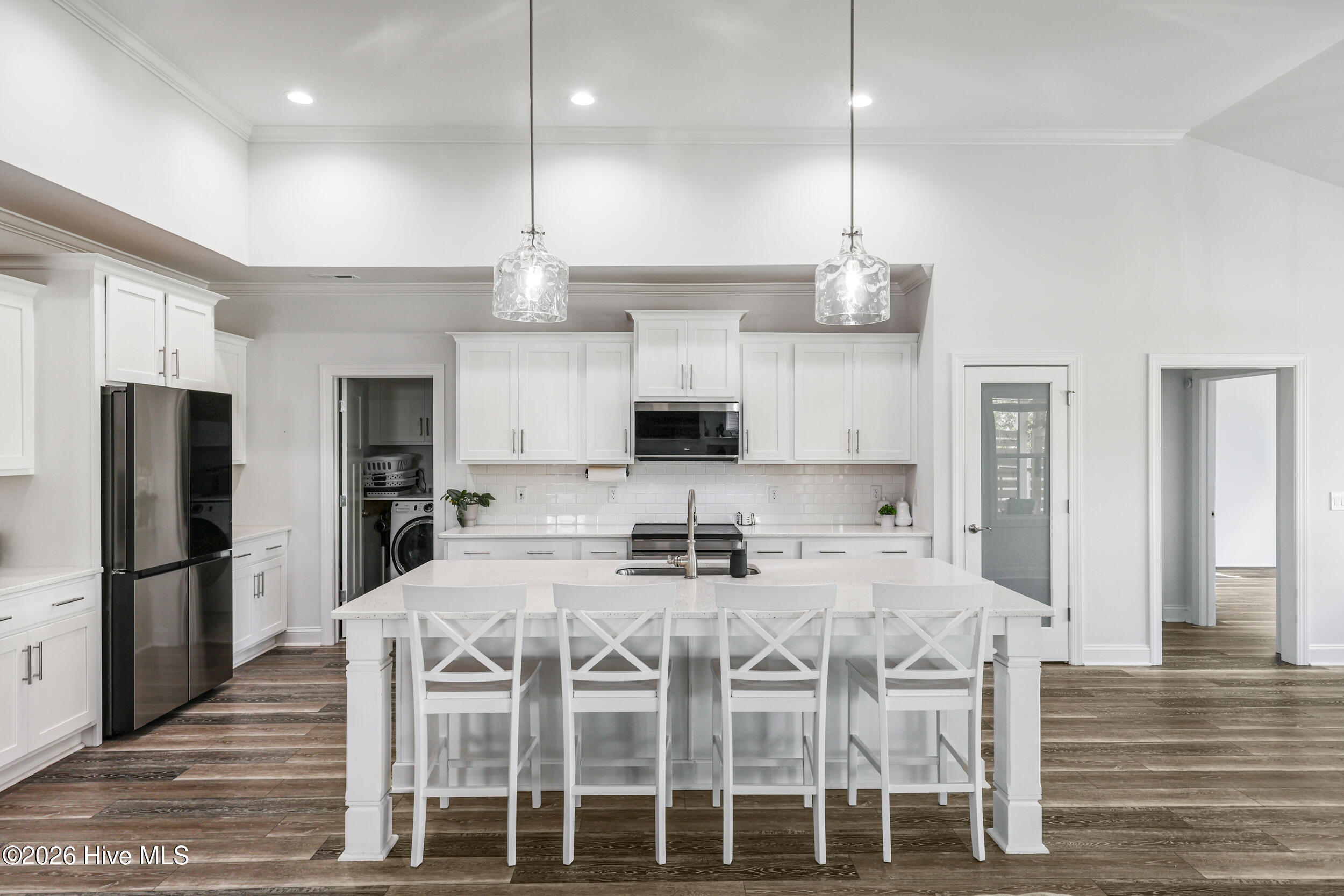 100569219 | Photo 11