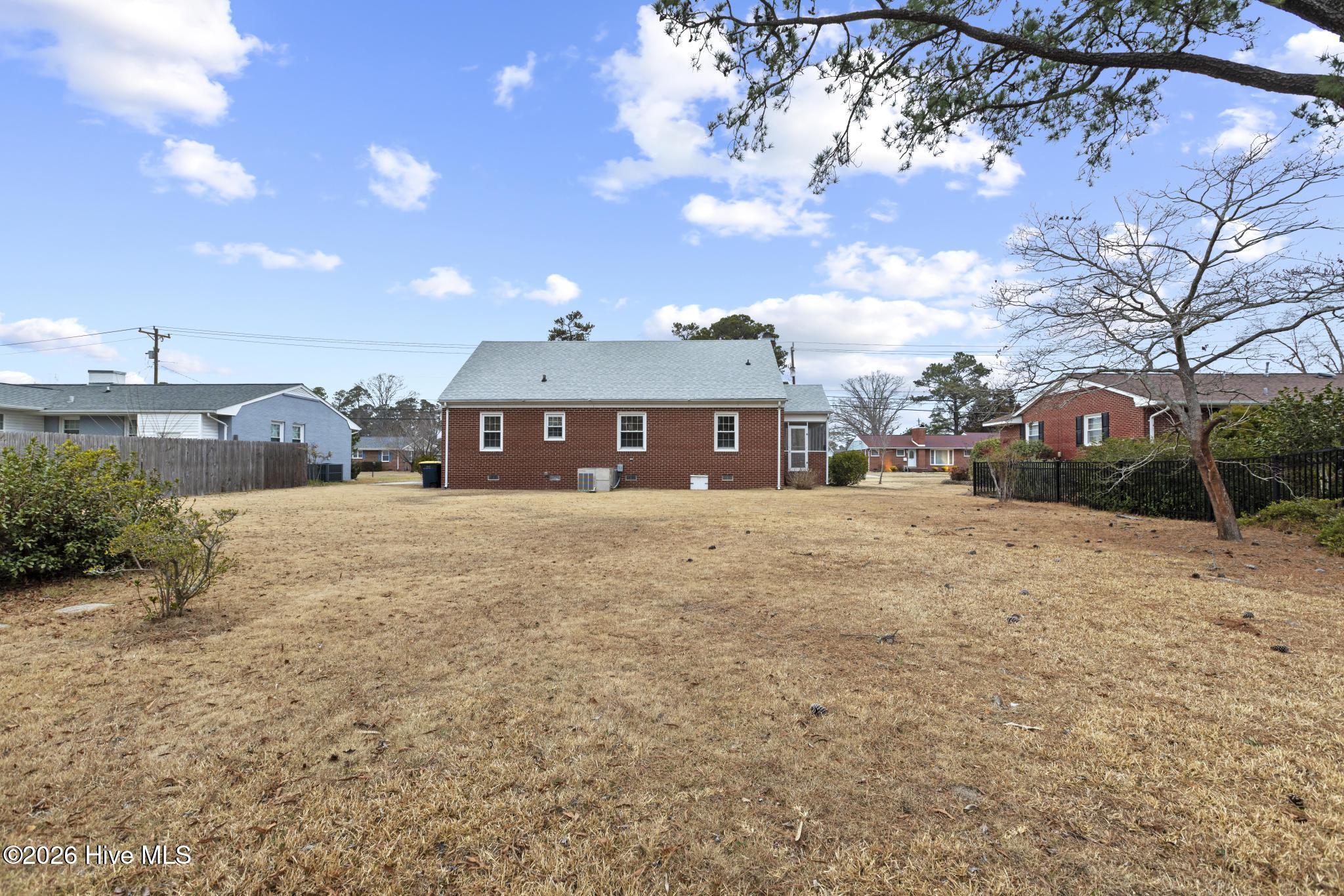 100551088 | Photo 24