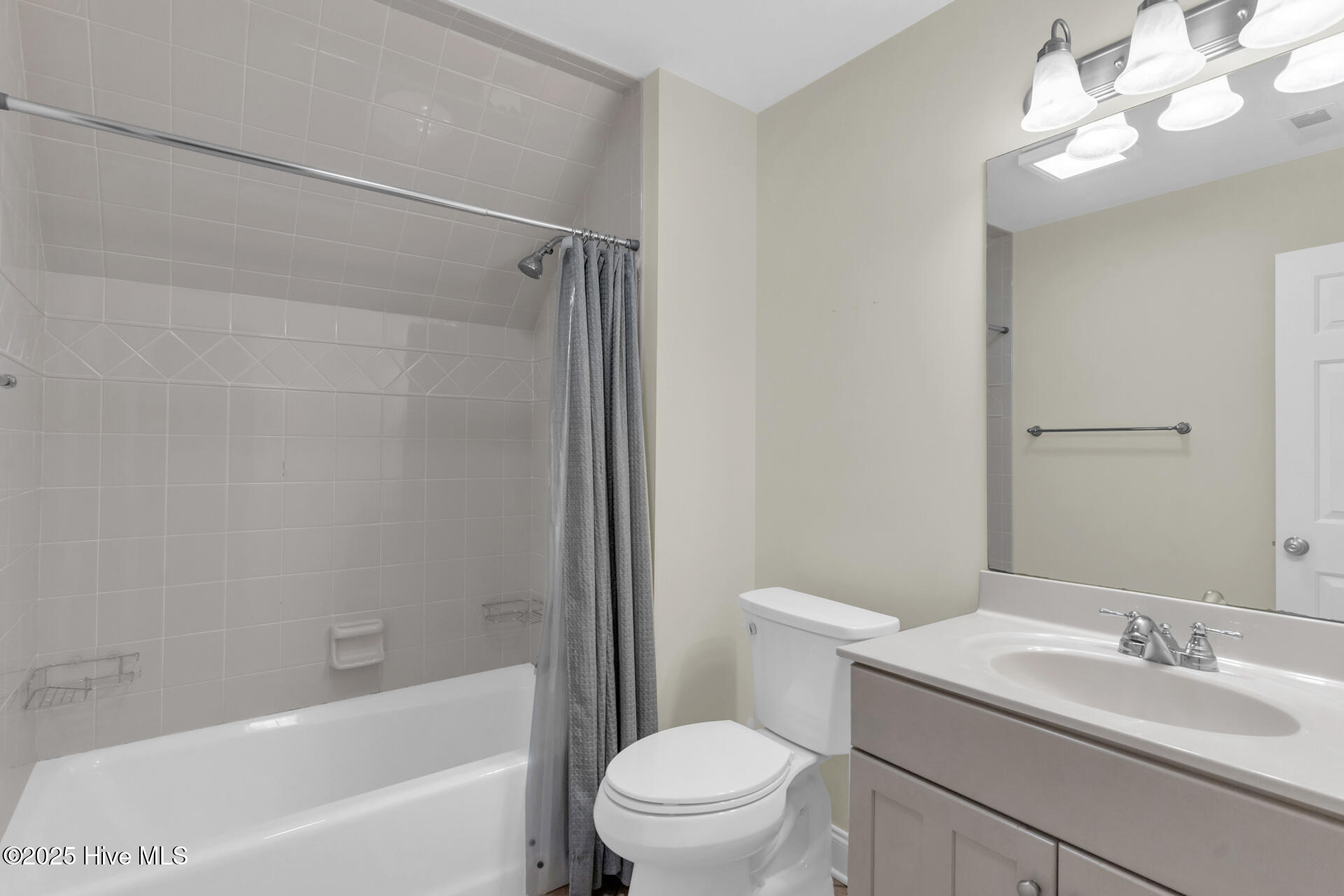 100532167 | Photo 40