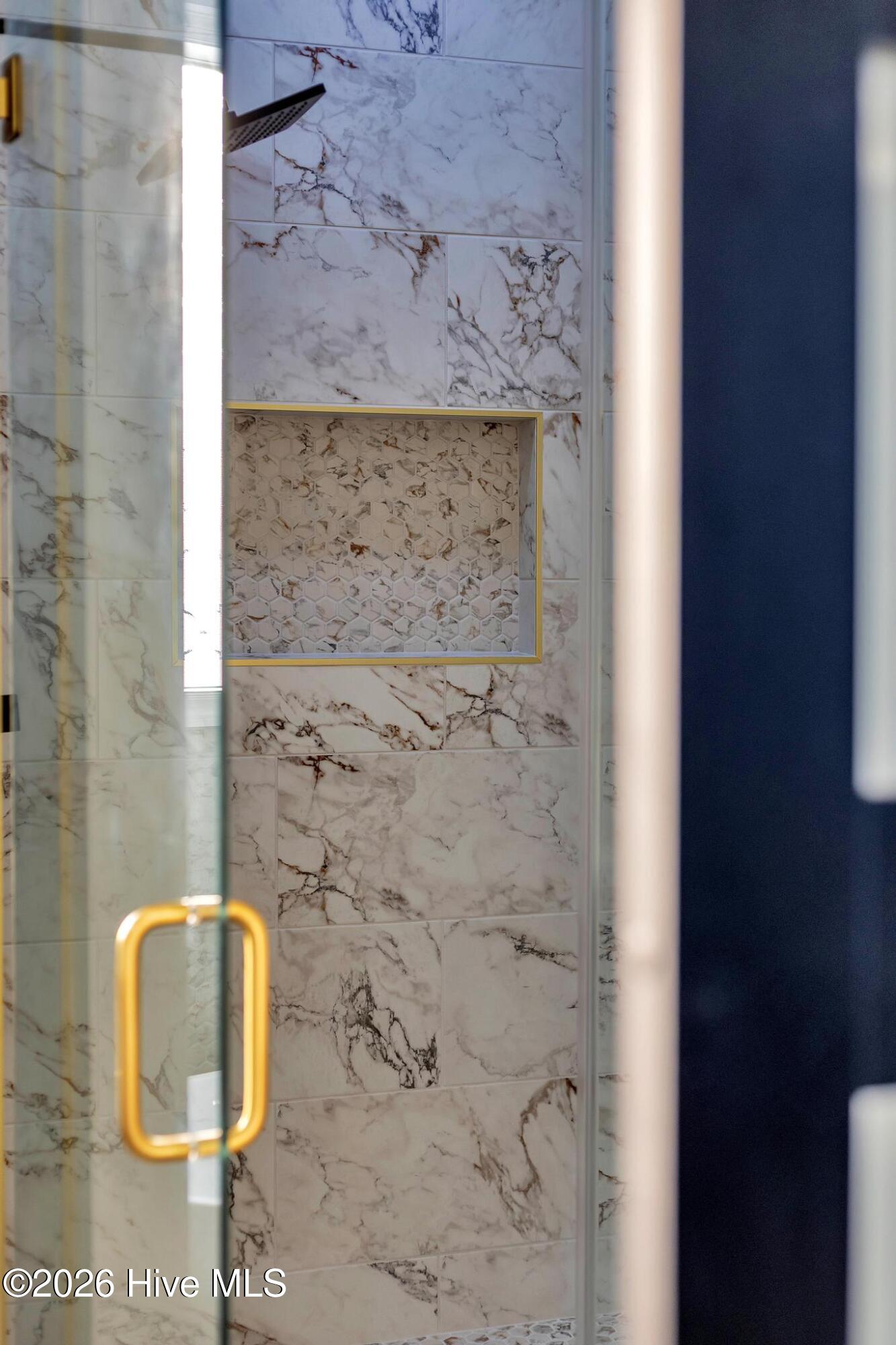 100552595 | Photo 40