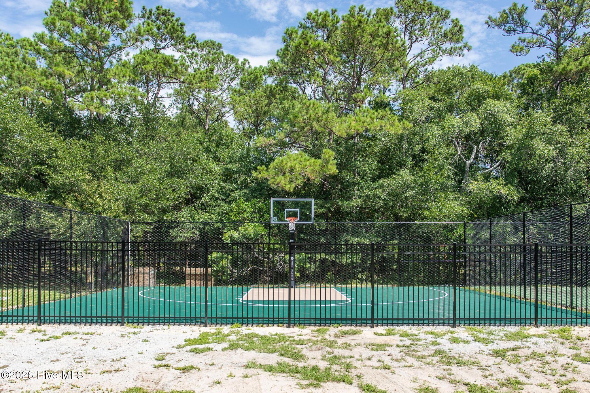 100563683 | Photo 32