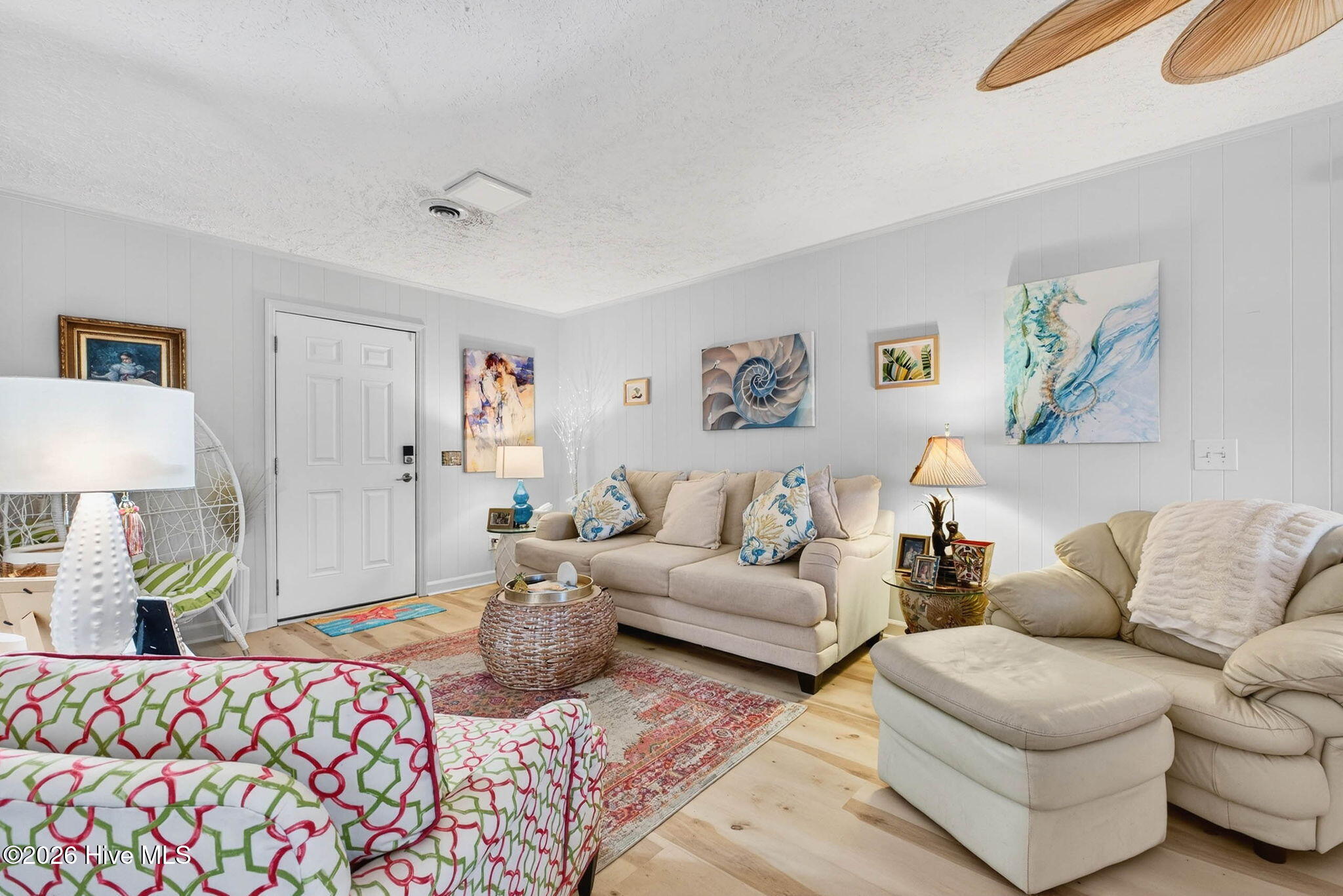 100560739 | Photo 45