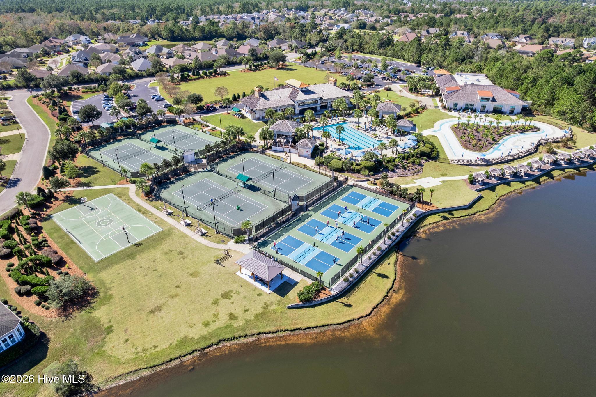 100549204 | Photo 44