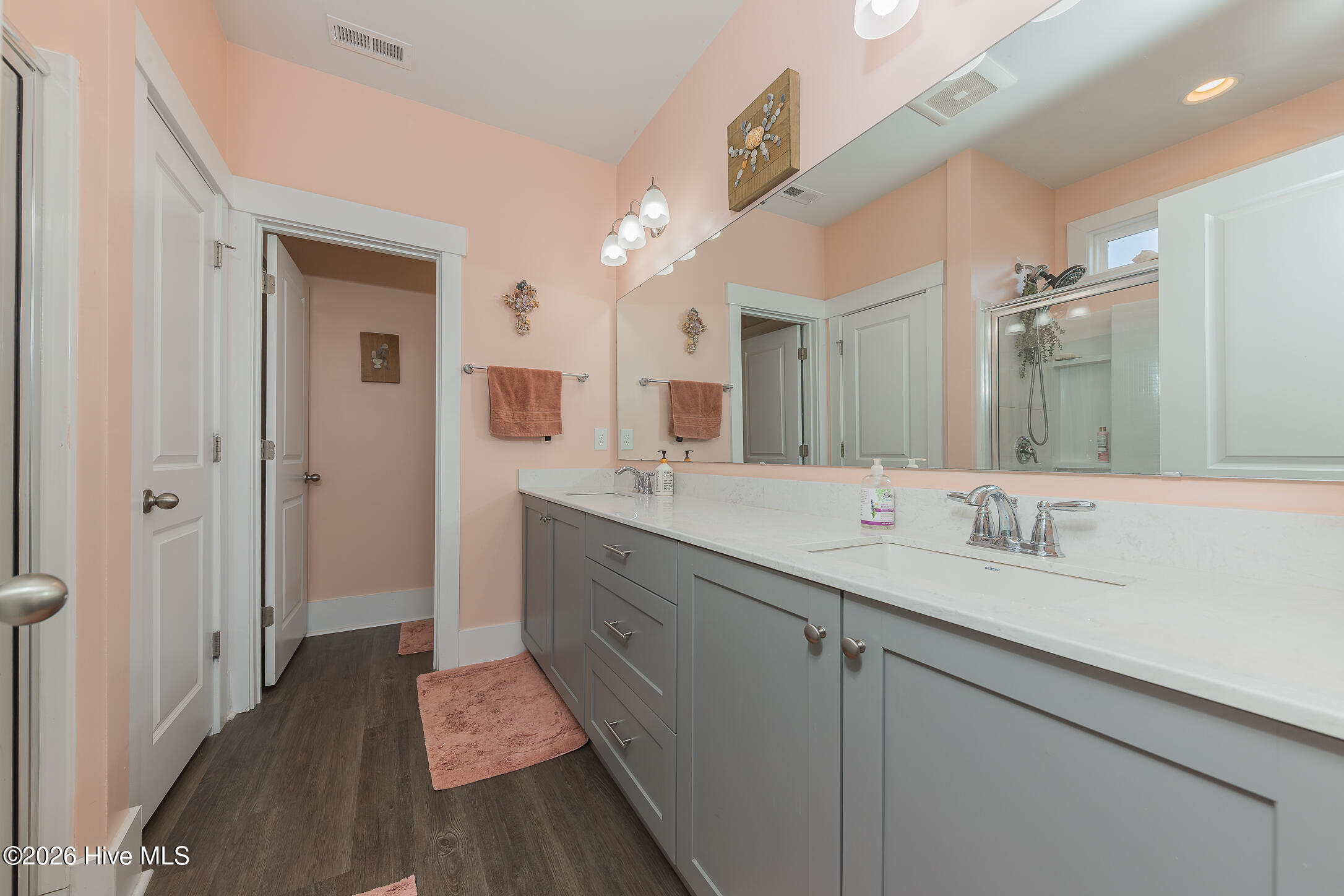 100555263 | Photo 24