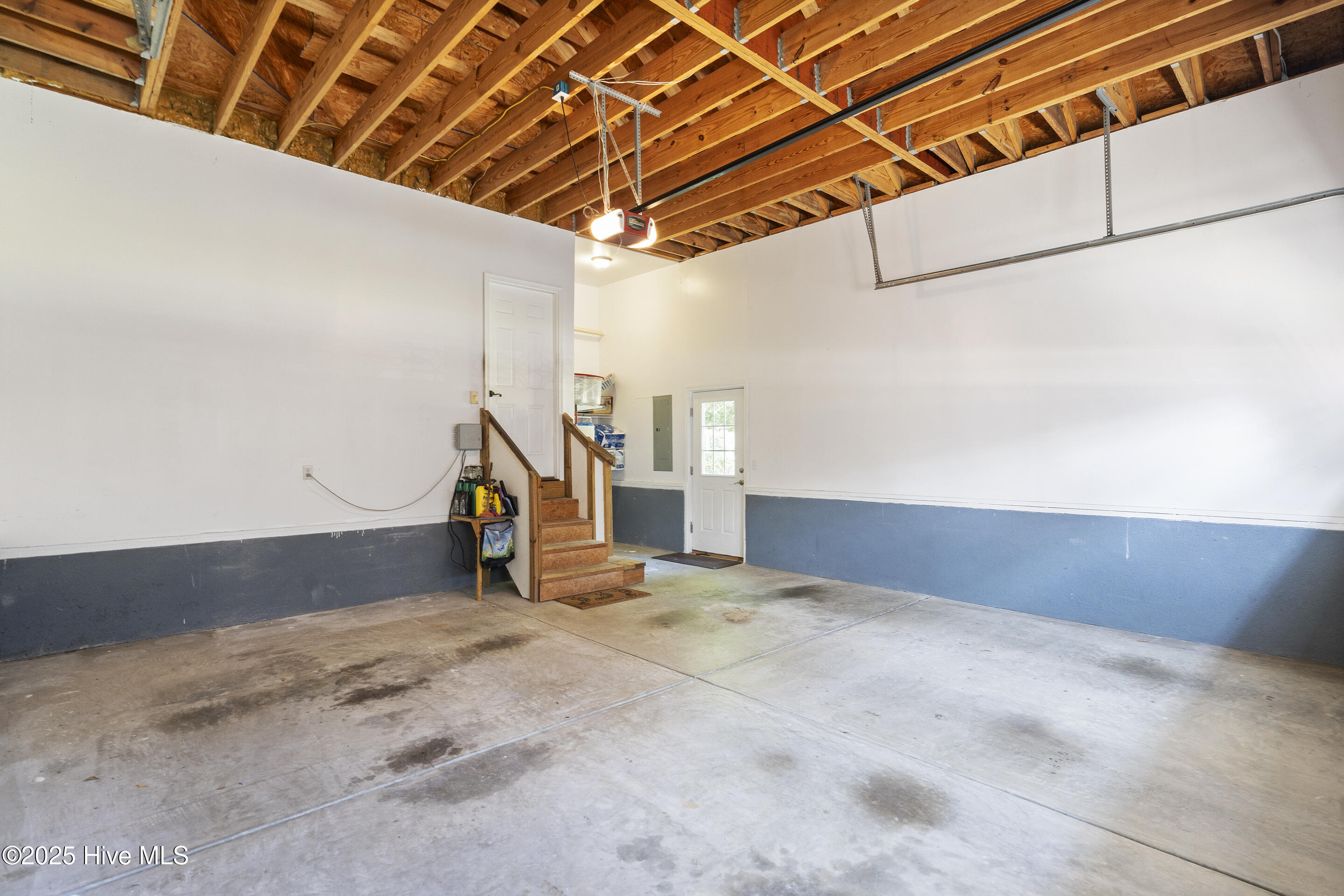 100503346 | Photo 58