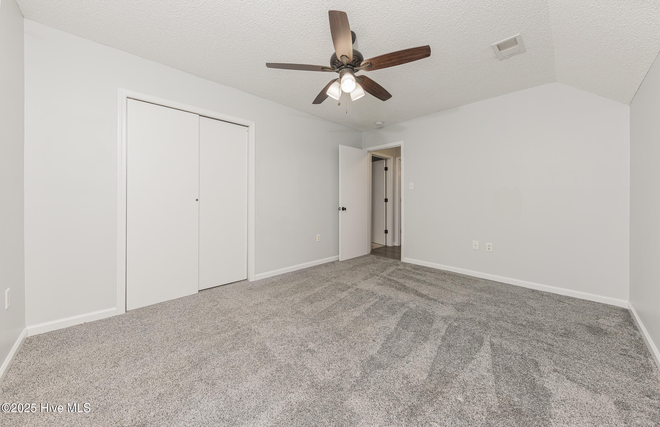 100537382 | Photo 25