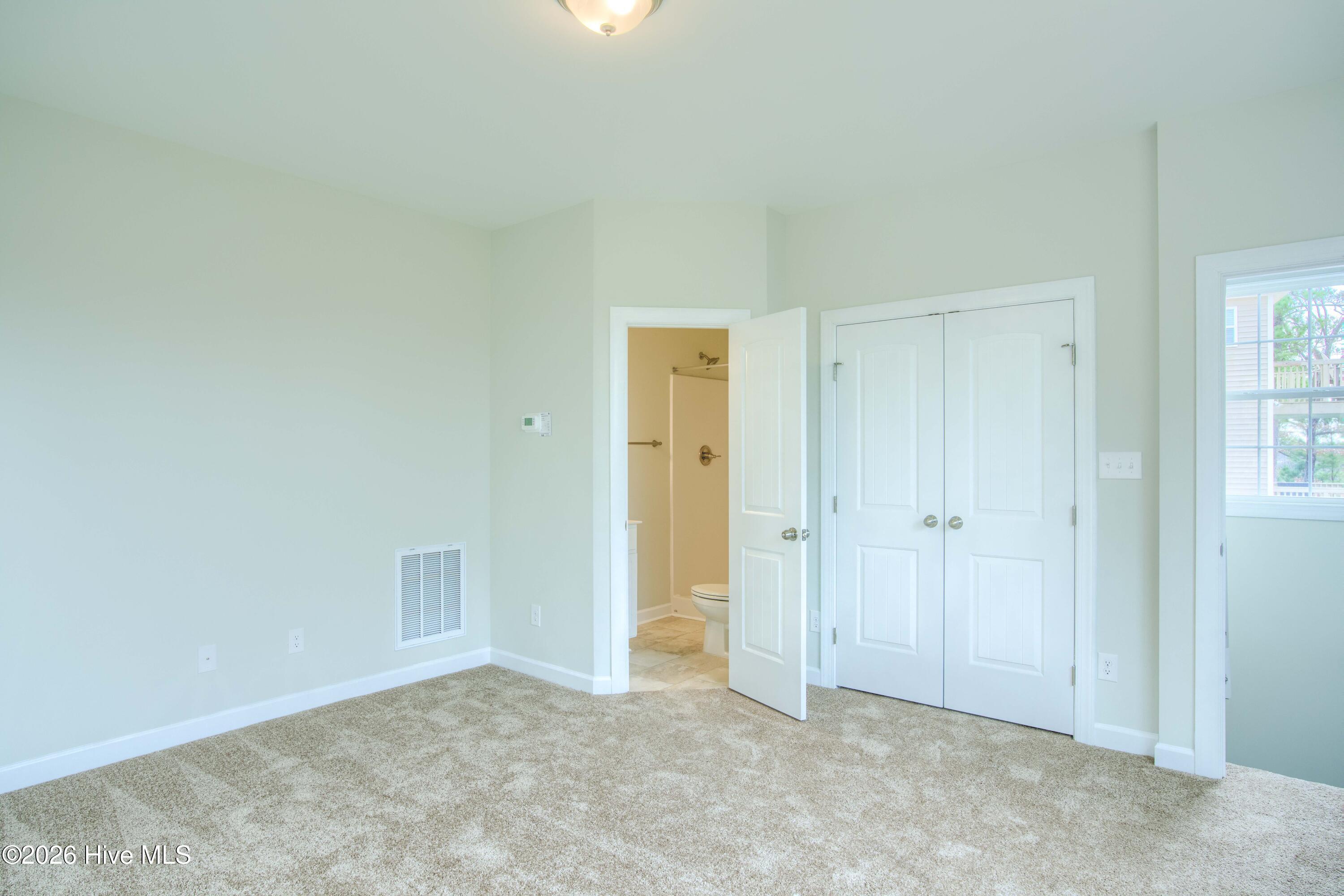 100526870 | Photo 36