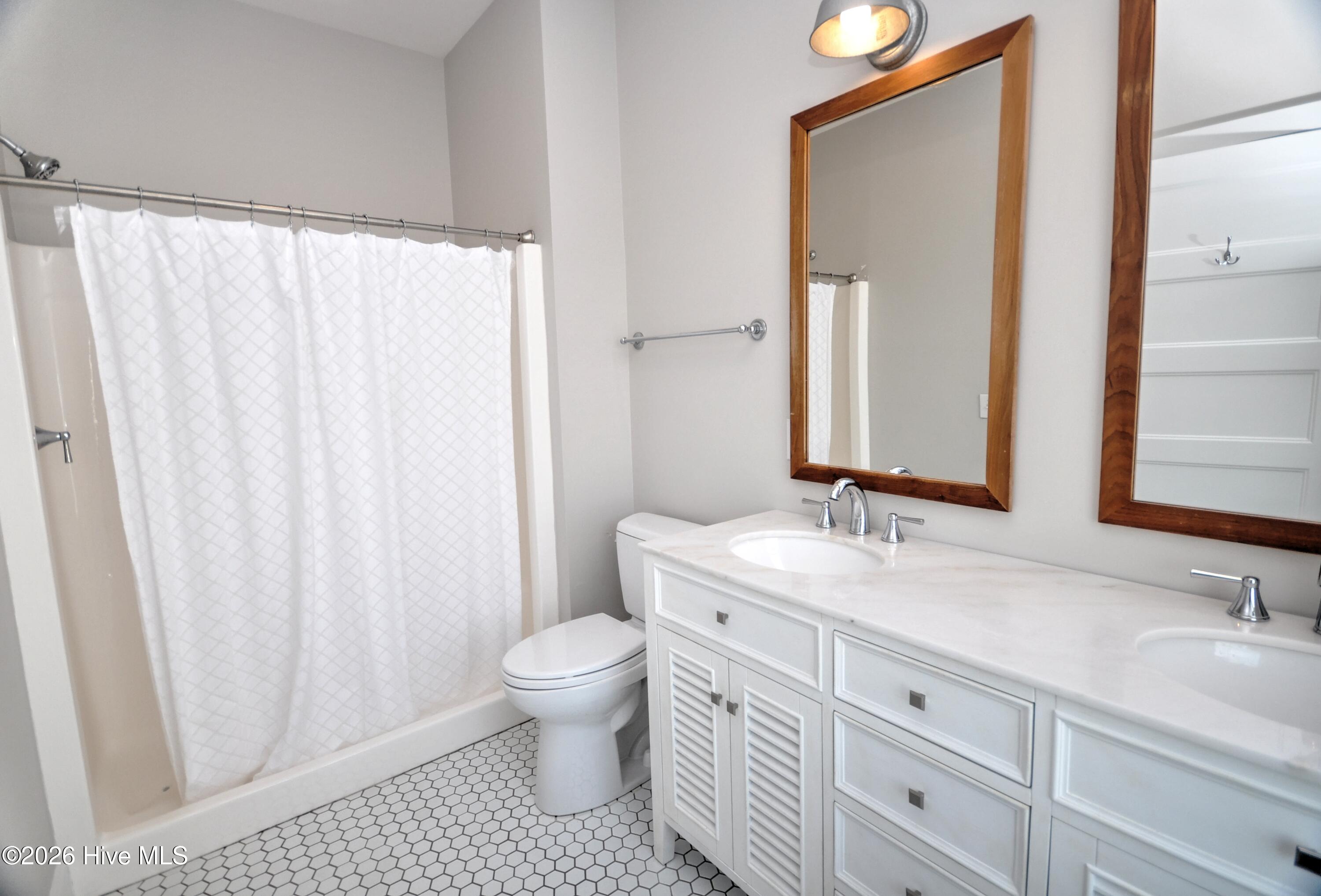 100561409 | Photo 55