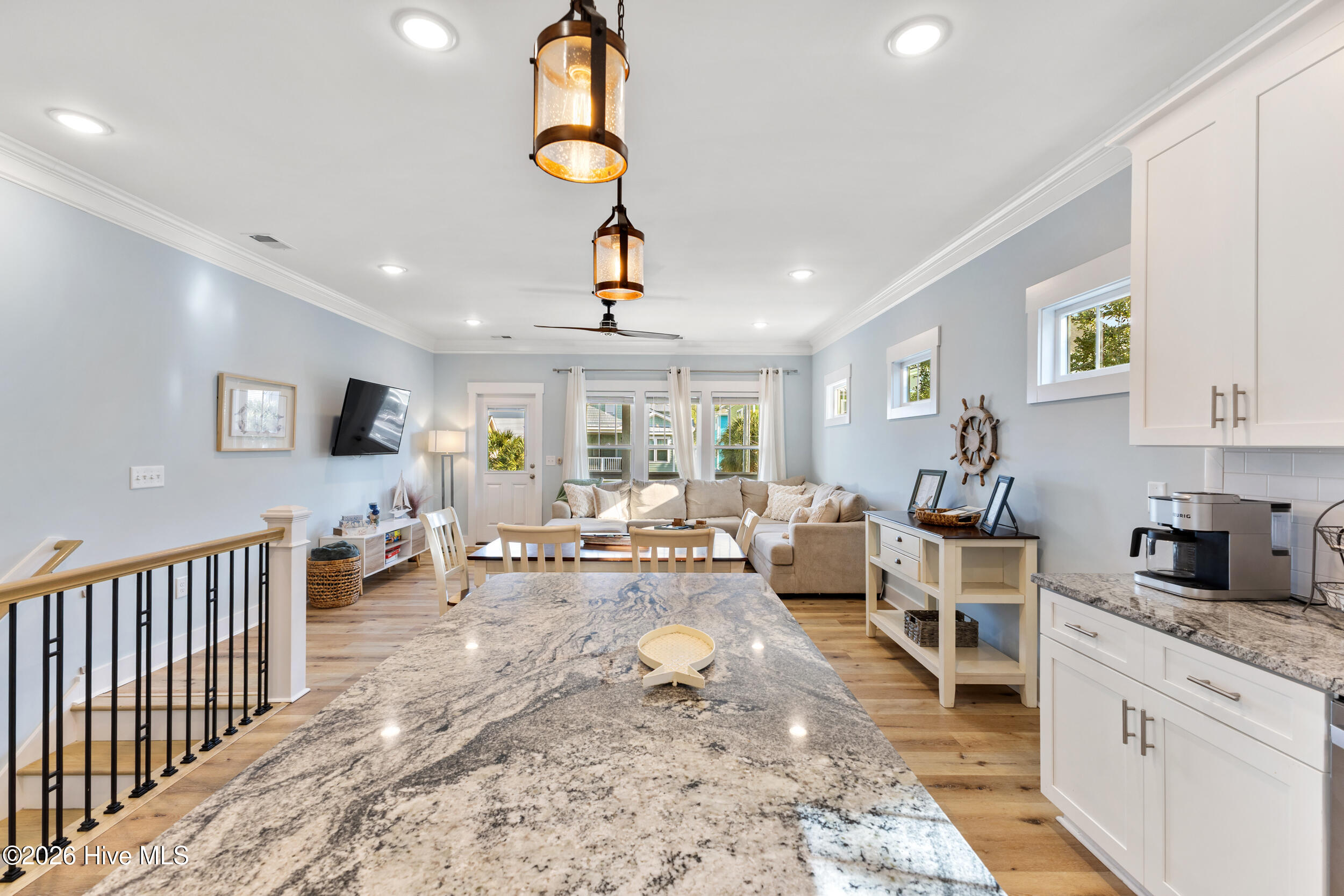 100547540 | Photo 11