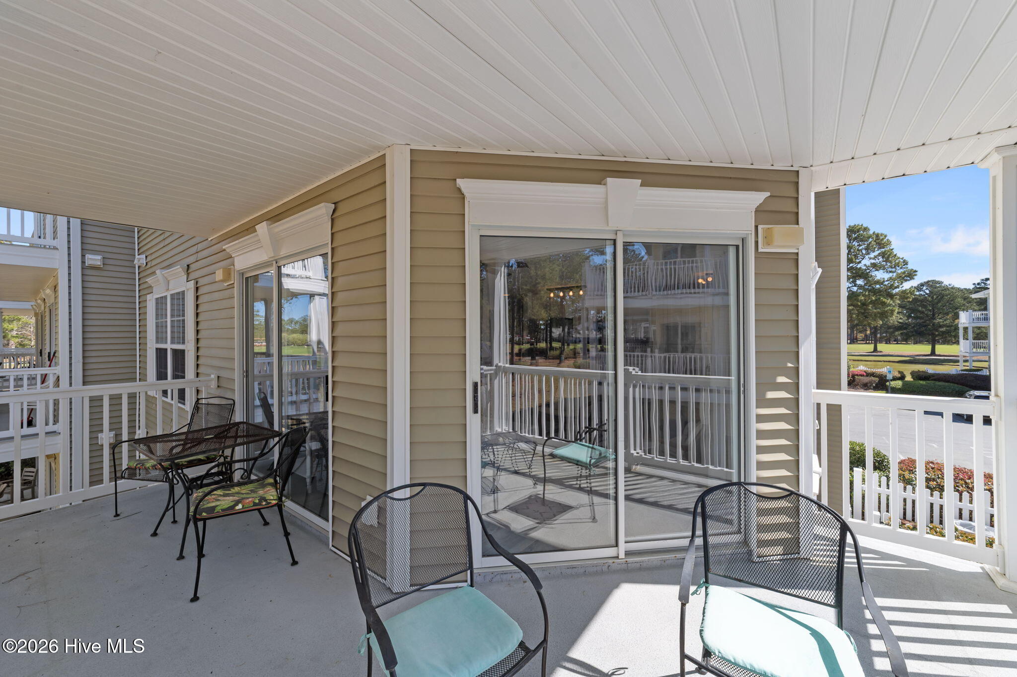 100561049 | Photo 25