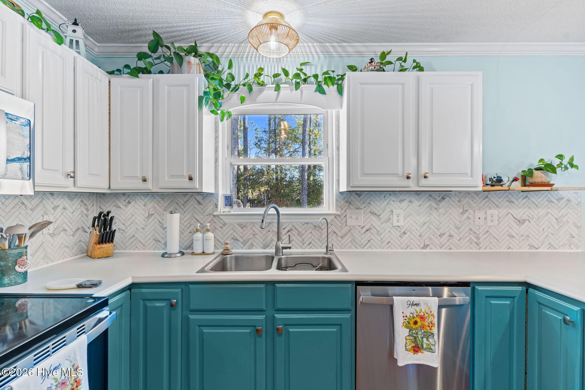 100557804 | Photo 28