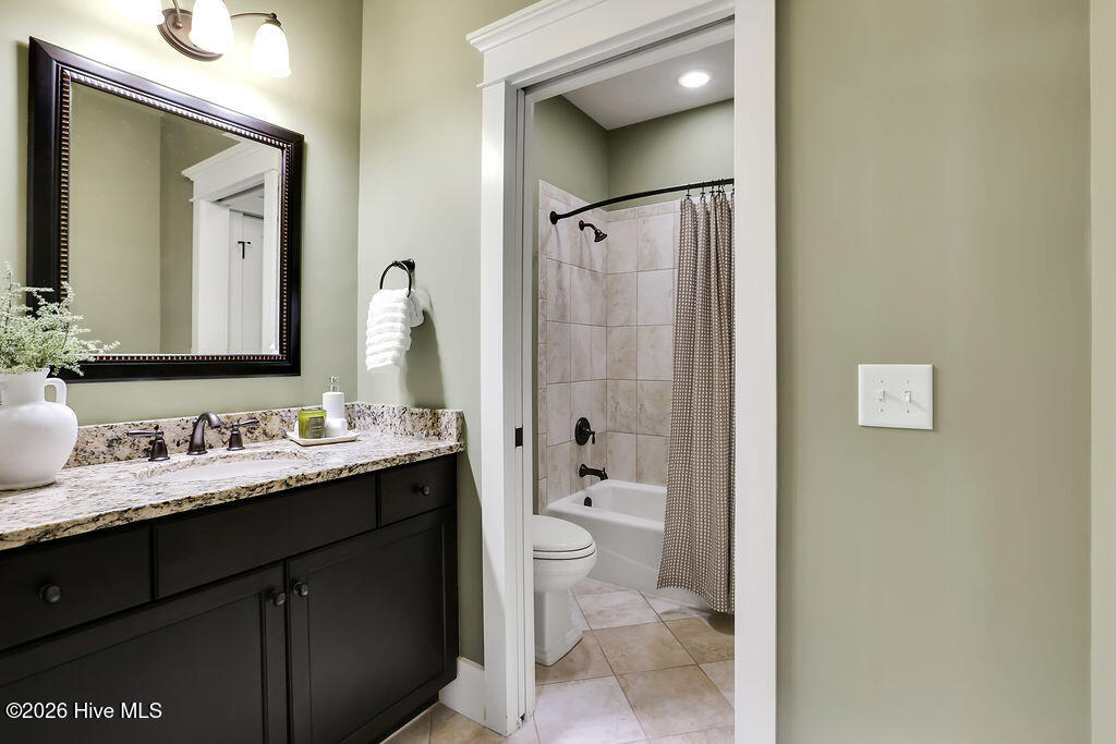 100548295 | Photo 12