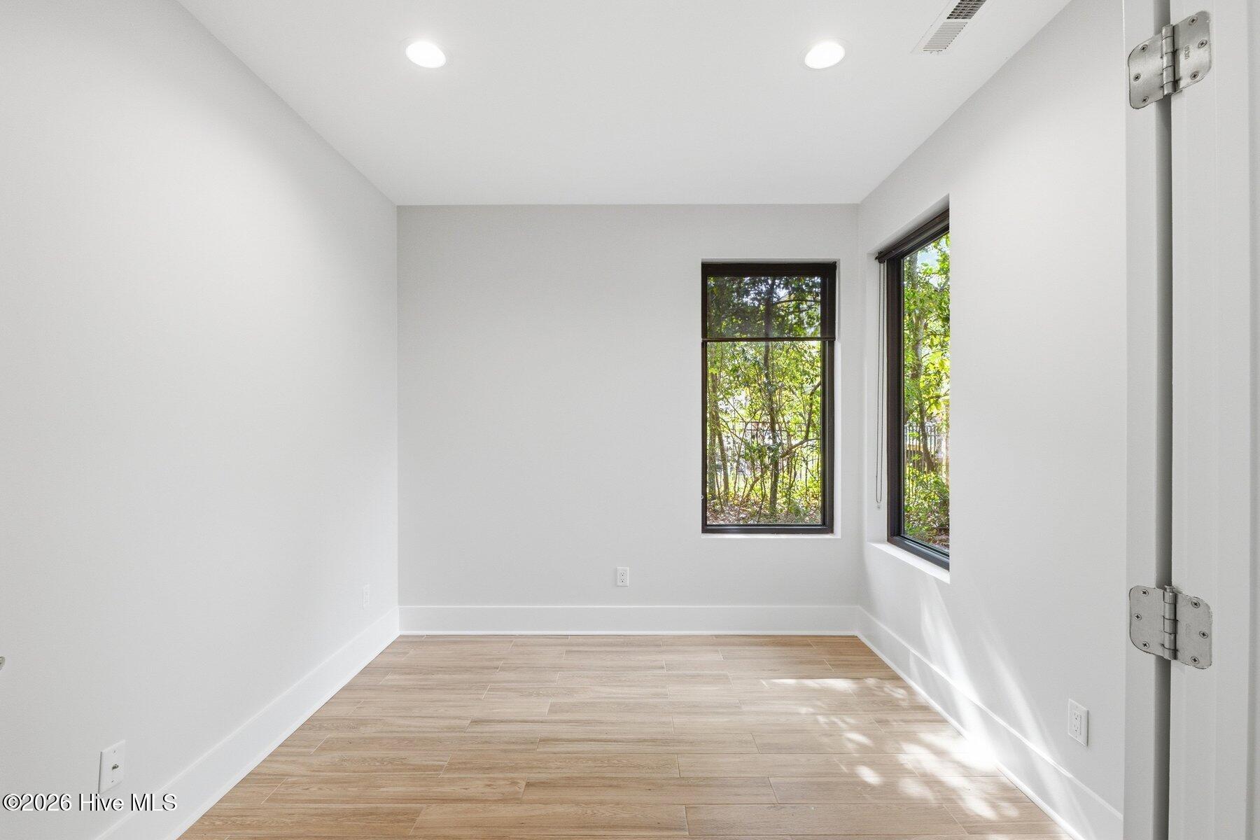 100566694 | Photo 46