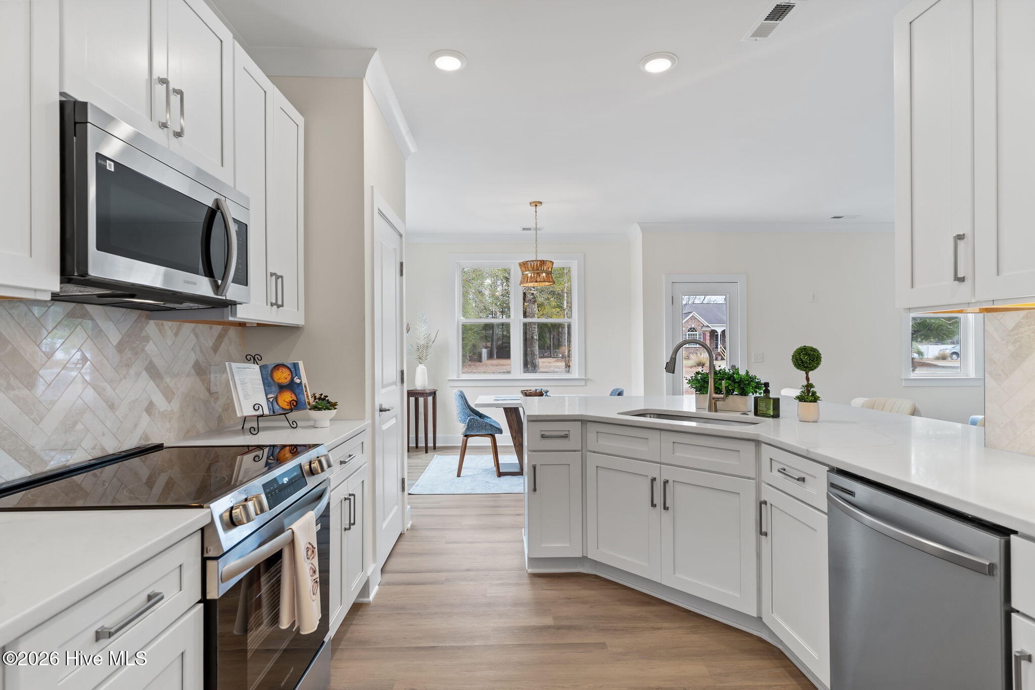 100558259 | Photo 32