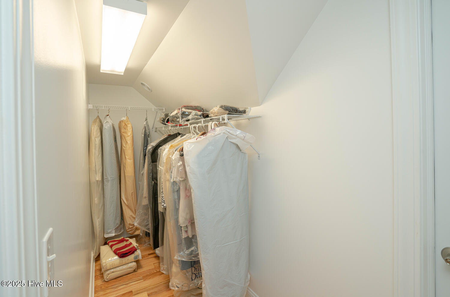 100558070 | Photo 40