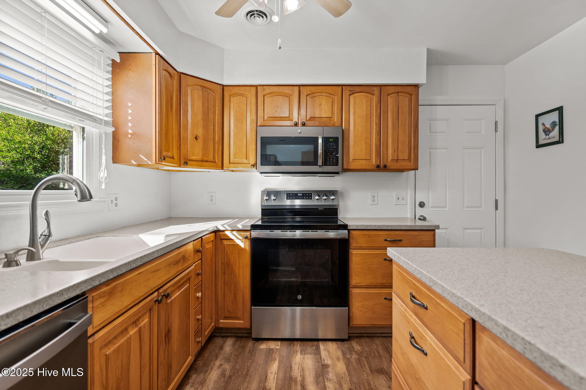 100551832 | Photo 18