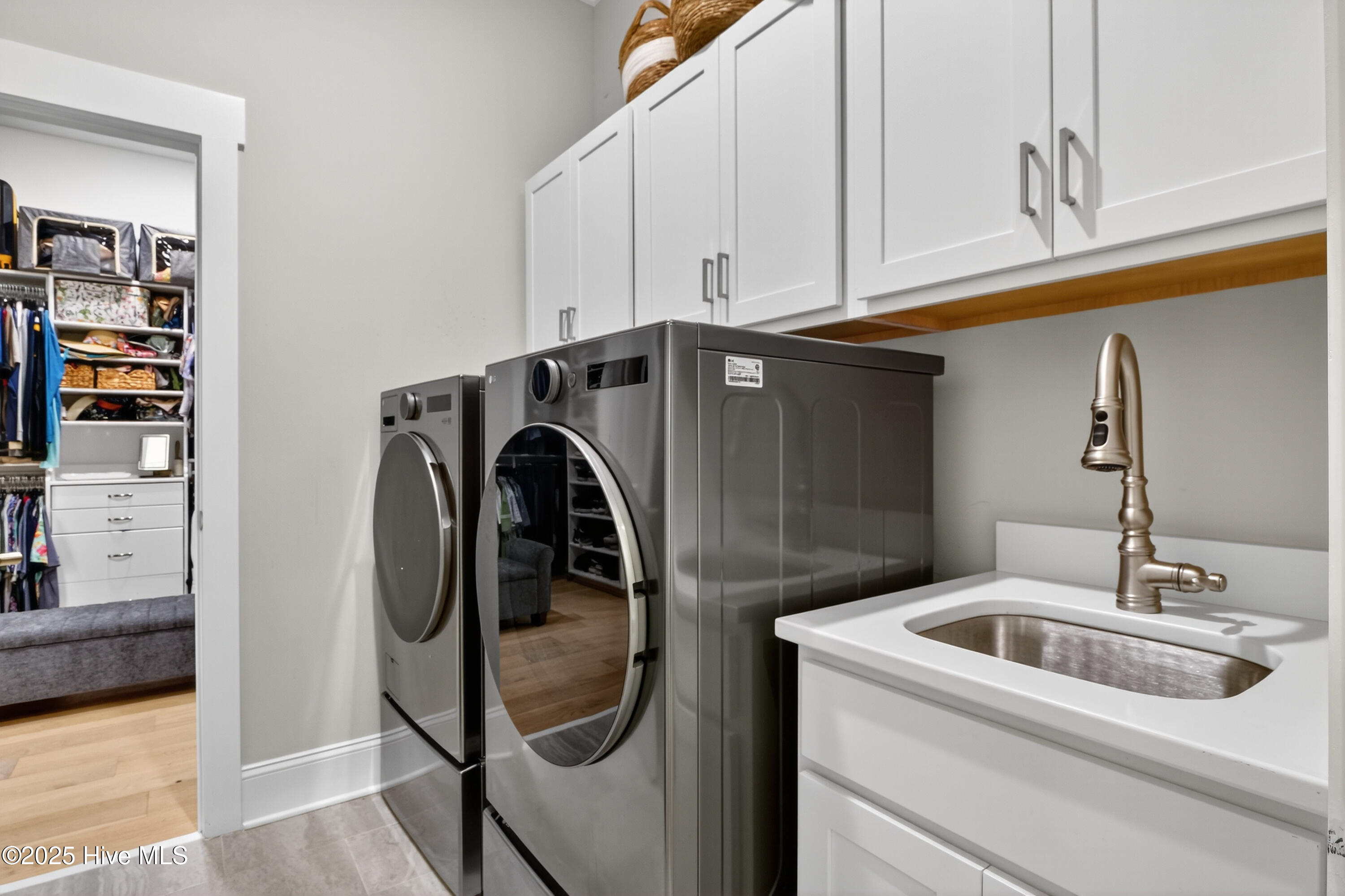 100523935 | Photo 32